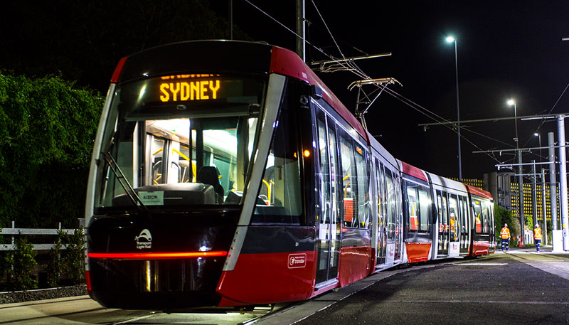 První zkušební jízda nové tramvaje v ulicích Sydney. (foto: Alstom) 