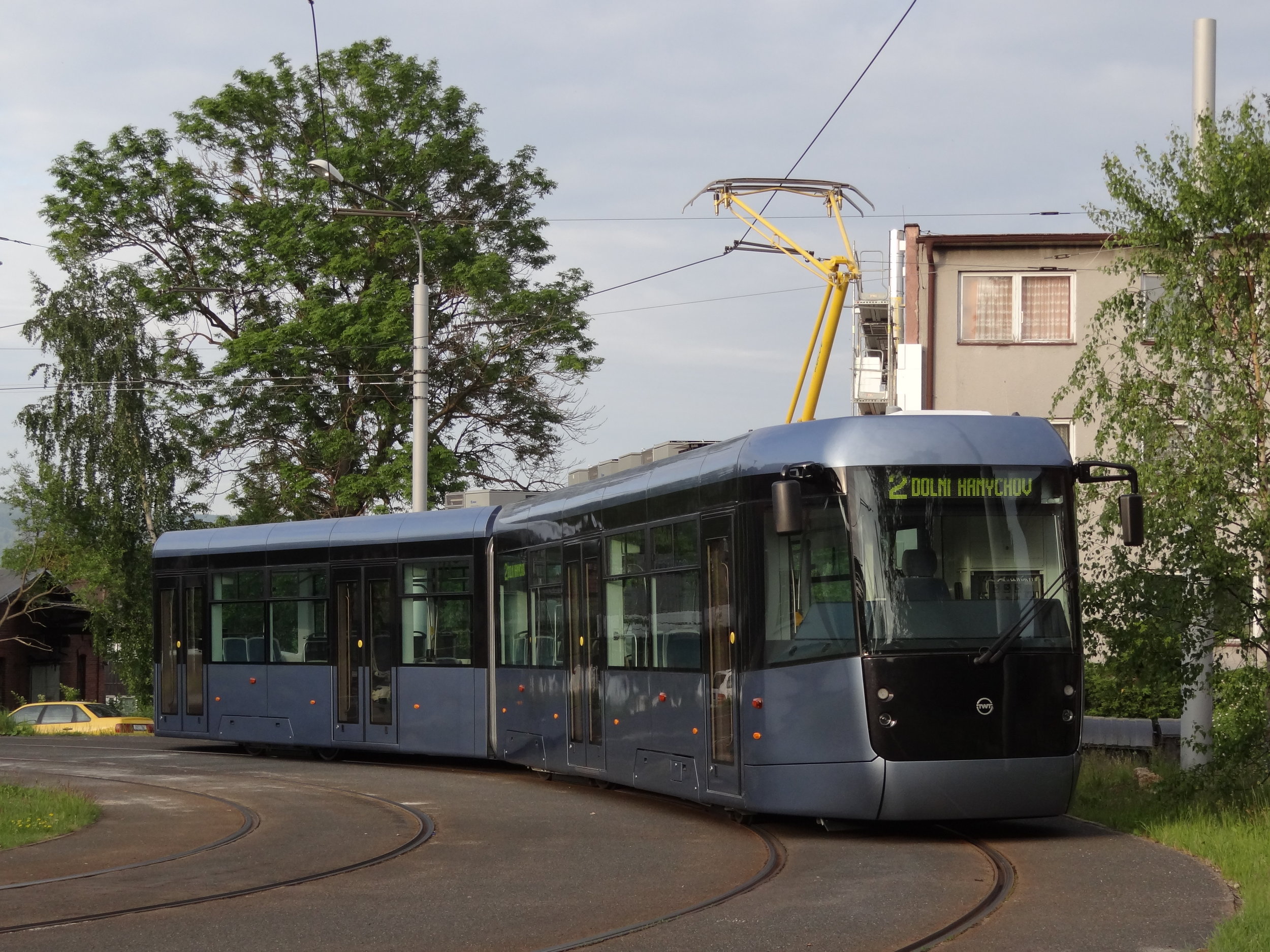Tramvaj EVO2 v Liberci je prozatím jediným vozem svého typu. Brzy ale přibudou nové tramvaje také do Plzně, bez šance není výrobce ani v Brně a Mostě. (foto: Petr Dvorský)