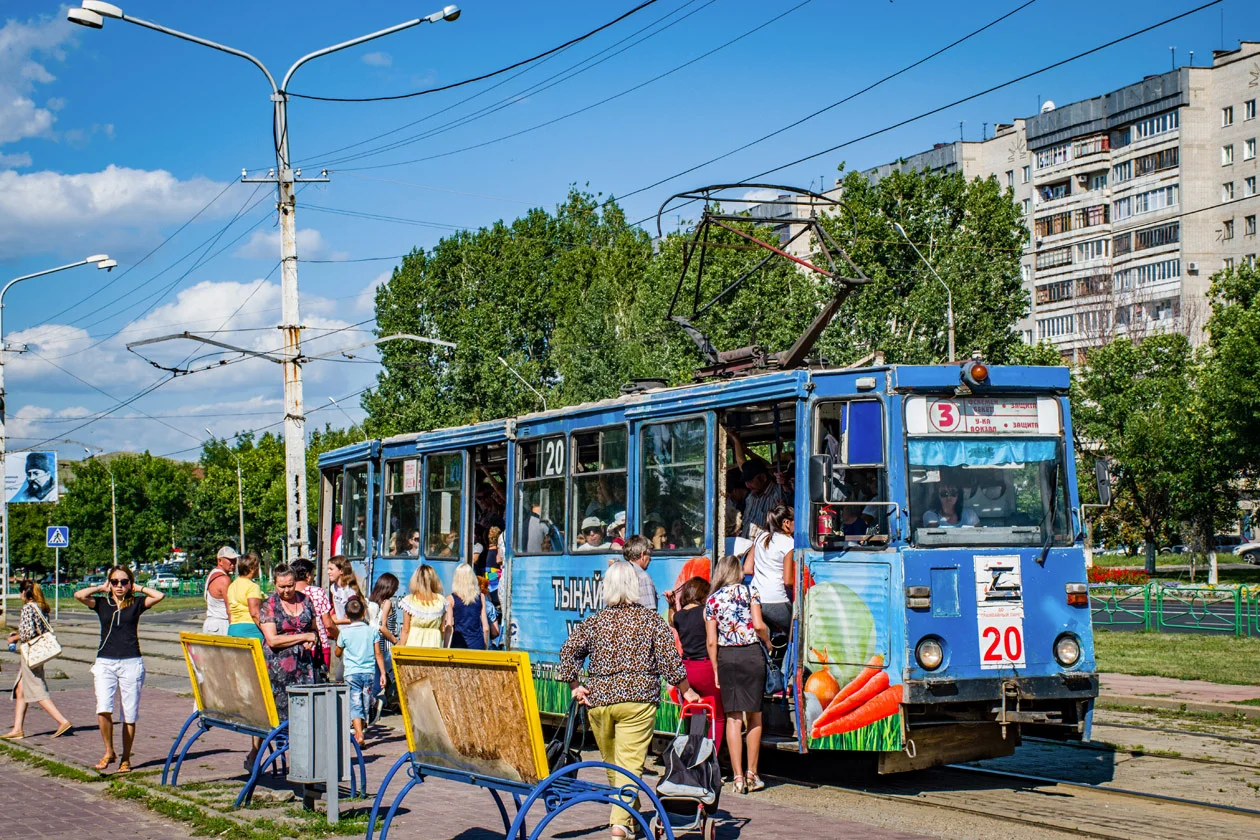 Letní atmosféra v Usť-Kamenogorsku na ulici Kazachstan na snímku z 8. srpna 2017. (foto: Valerij Kozlov)