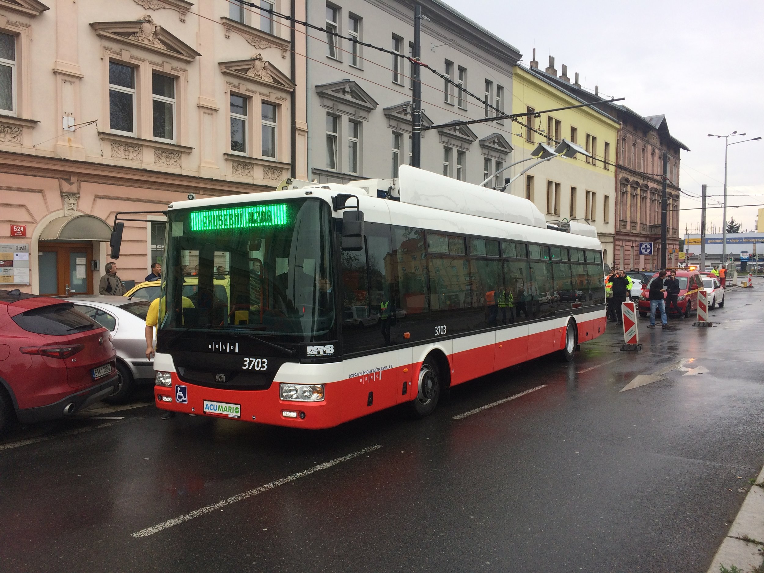 Trolejbus SOR TNB 12 během první zkušební jízdy v Praze v říjnu 2017. (foto: Libor Hinčica)