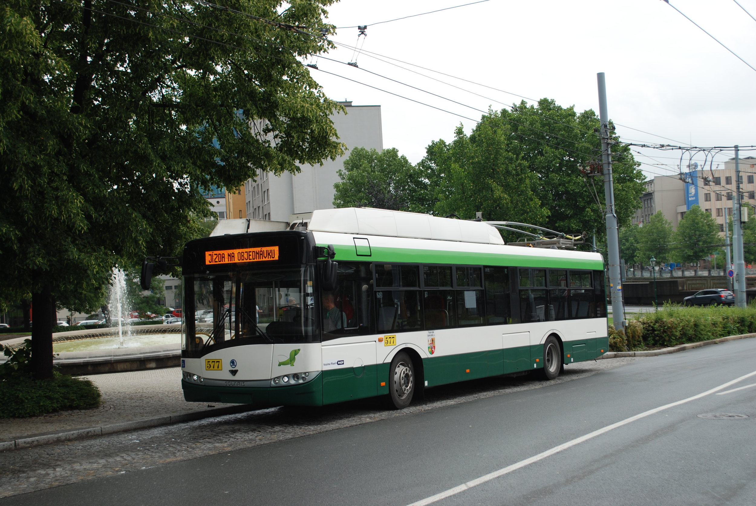 Trolejbusy mají v Plzni zelenou nejen barvu, ale i pomyslně v oblasti dalšího rozvoje. (foto: Libor Hinčica)