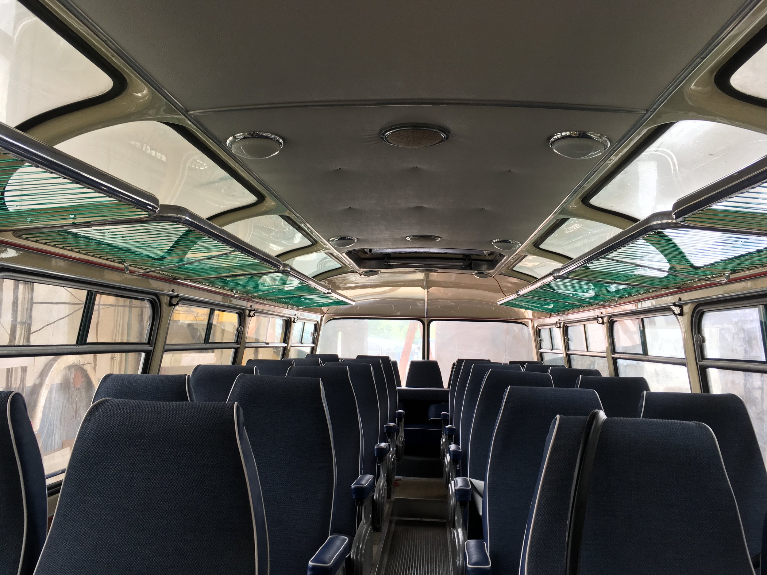 Pohled do interiéru precizně zrekonstruovaného autobusu. (foto: Arriva Morava)