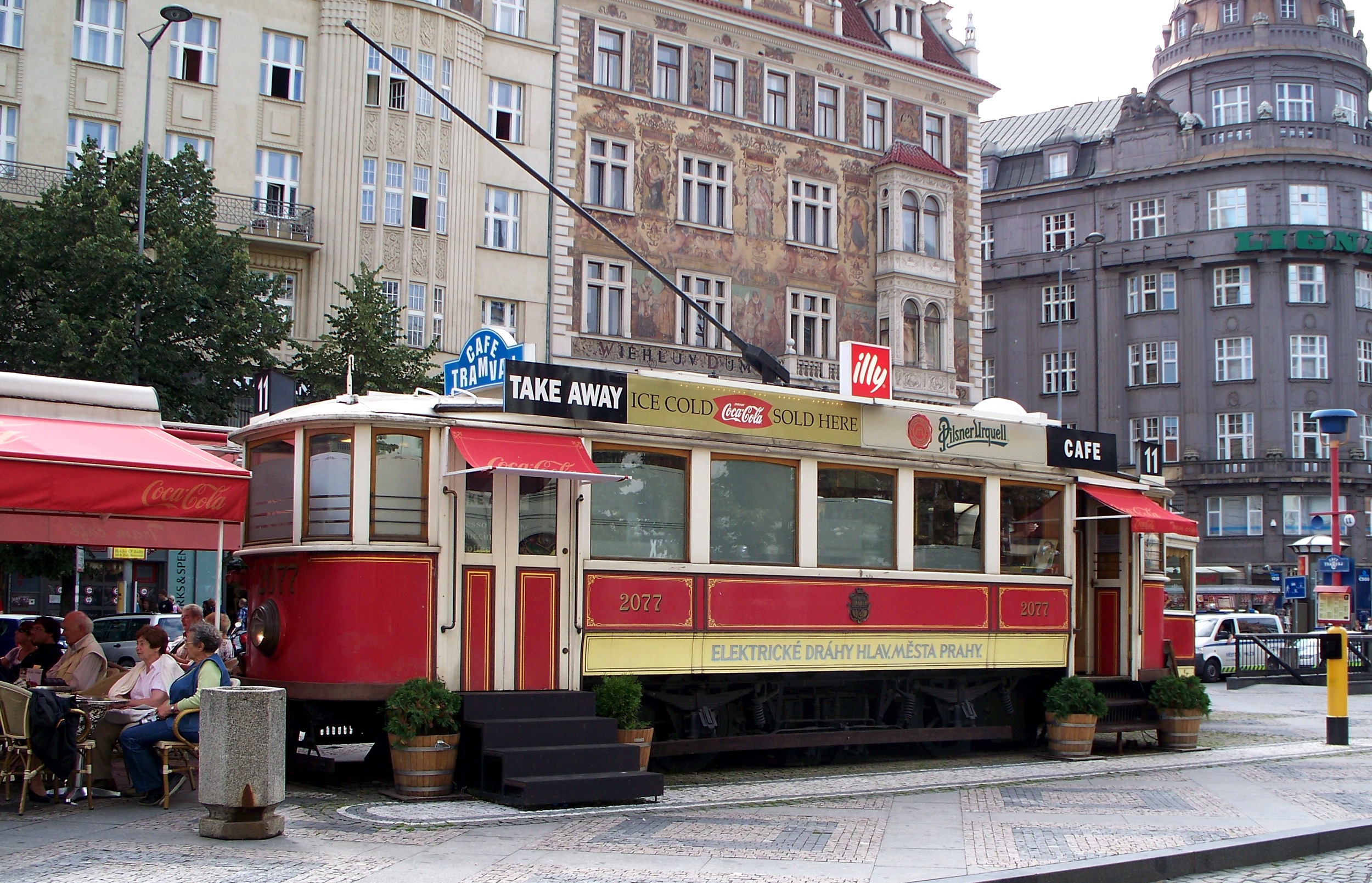 Vůz ev. č. 2077 je dnes na Václavském náměstí coby kavárna. V letech 1972-2000 však byla tramvaj v Plzni, přičemž původně se počítalo s tím, že bude zachována jako historická, byť v Plzni (kde nesla ev. č. 80) nikdy nesloužila potřebám cestujících, ale jenom jako služební. (zdroj: Wikipedia.org)