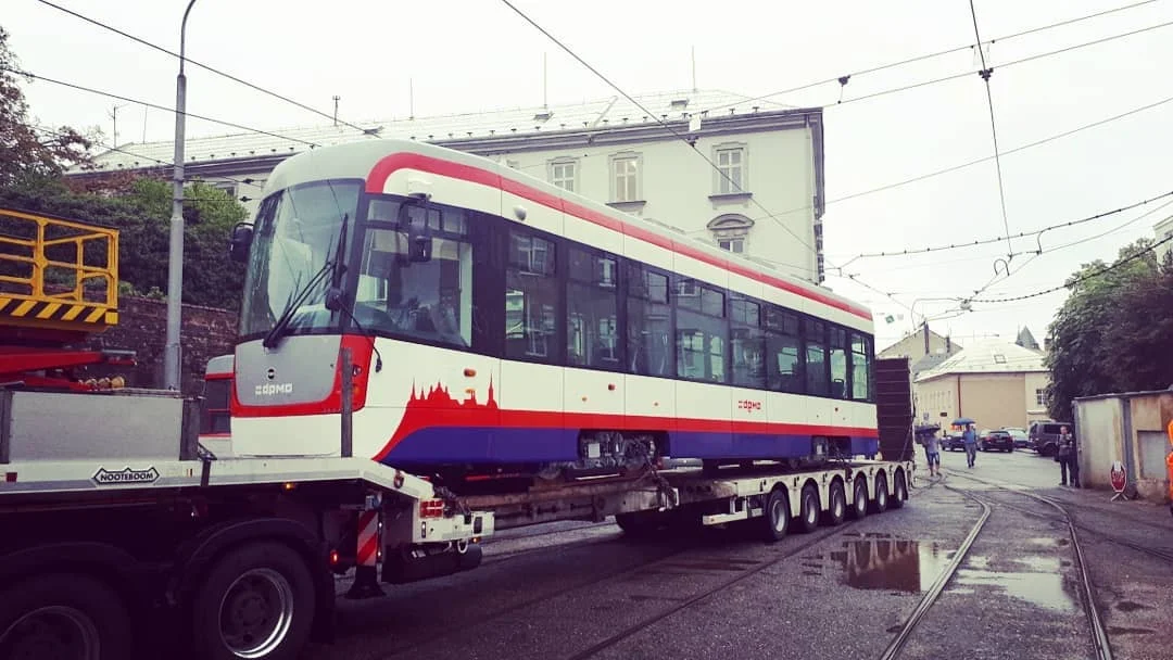 Příjezd prvního vozu EVO1 do Olomouce. (foto: DPMO)