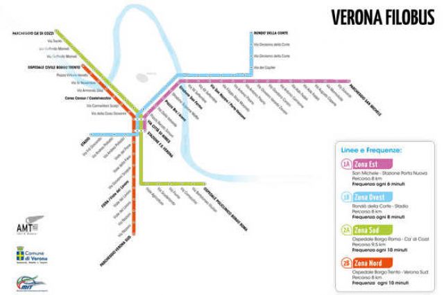 Navrhovaná, zřejmě ne zcela definitivní síť se čtyřmi linkami. Centrální úseky budou bez trolejí. (zdroj: Comune di Verona)