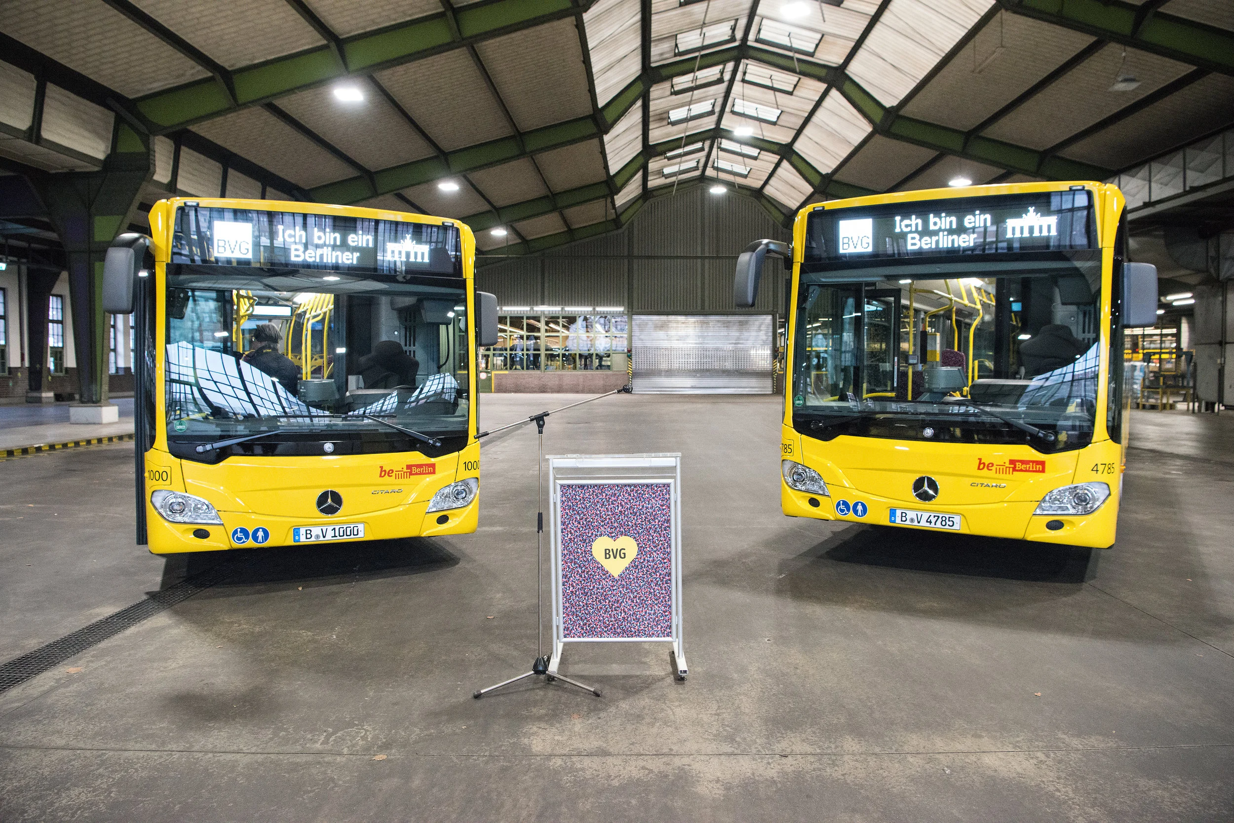 První dva vozy Mercedes-Benz Citaro z obřího kontraktu pro Berlín. (foto: EvoBus)