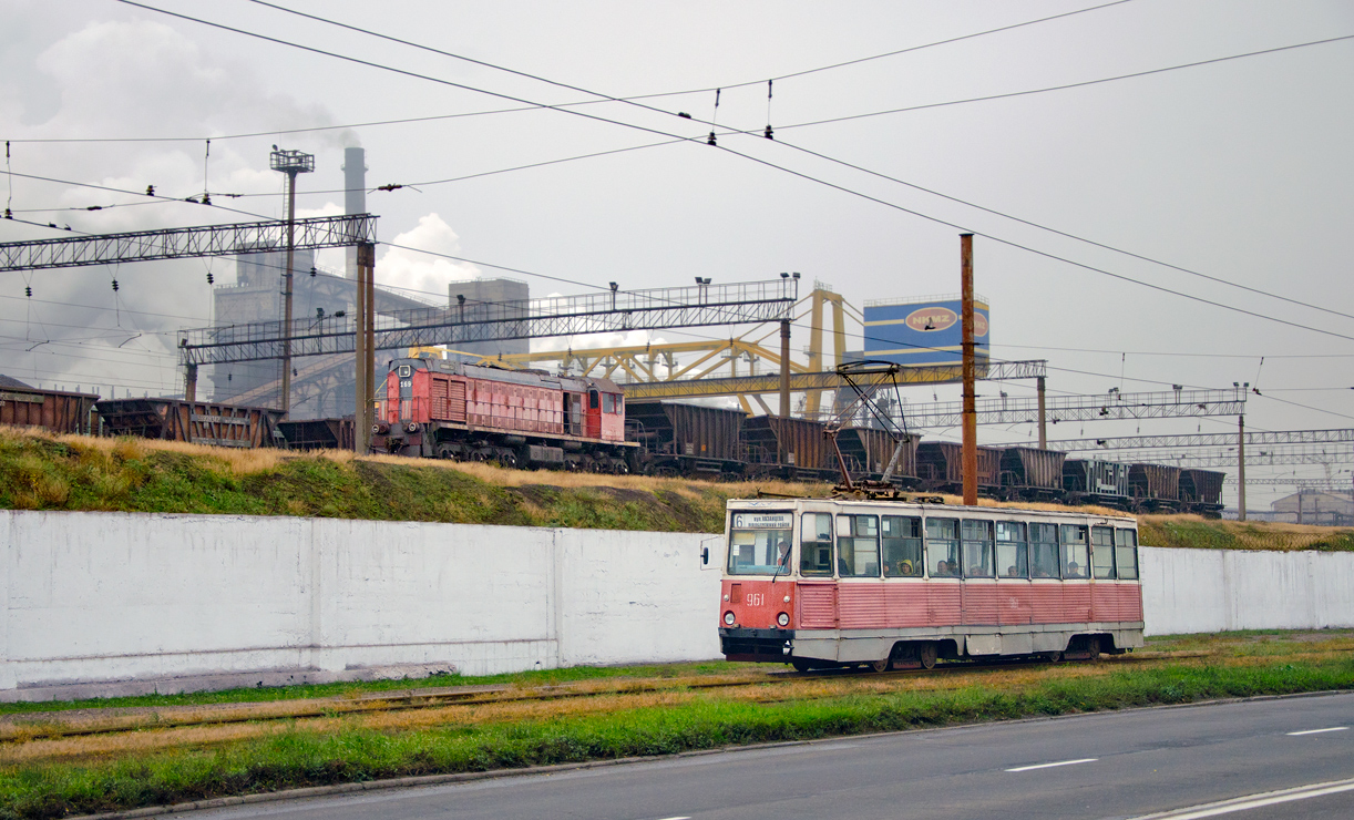 Tramvaje typu 71-605, tak typické pro postsovětské země, půjdou příští rok do šrotu. Pomůže k tomu šest desítek tramvají československé produkce, které se podařilo za zhruba poslední dva roky pořídit z Prahy, Košic a Rigy. (foto: 3x TRalex)