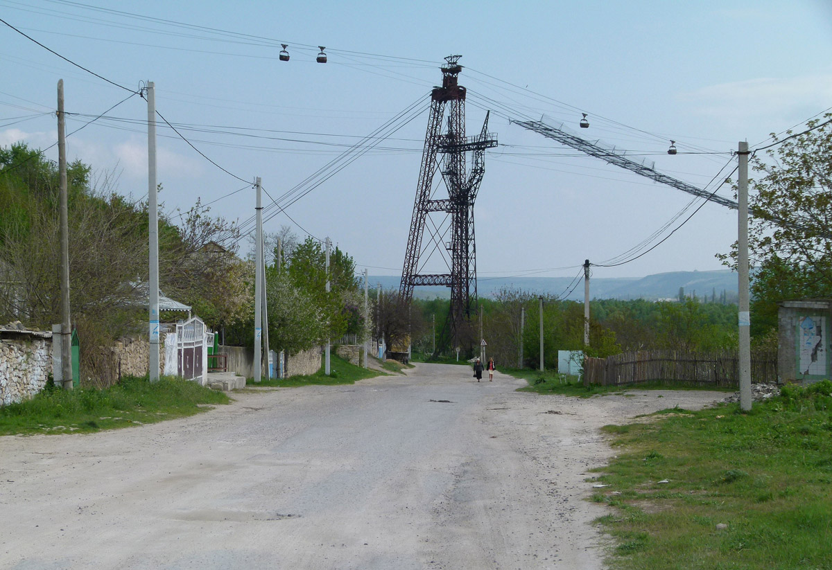 Pokud by se prodloužení do Reziny realizovalo, podjížděl by trolejbus lanovku…