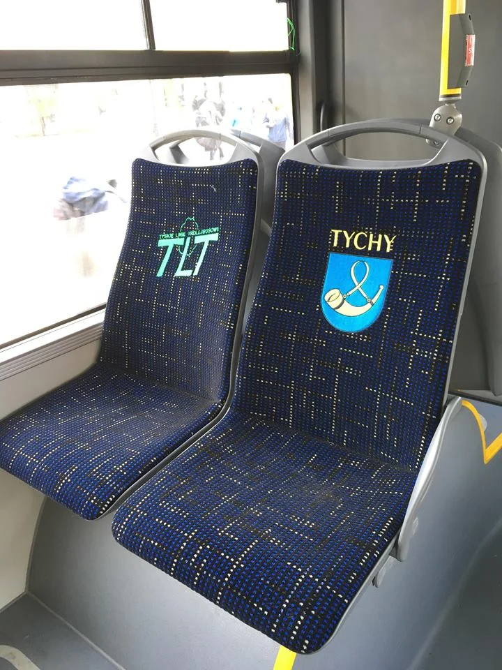 Potah sedadel v trolejbusech Trollino 12 s logem dopravce a erbem města. (foto: Jiří Brňák)