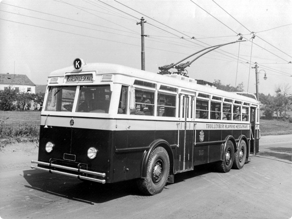 Původní provedení prototypu trolejbusu Praga TOT na snímku z roku 1936. (archiv: Jan Arazim)