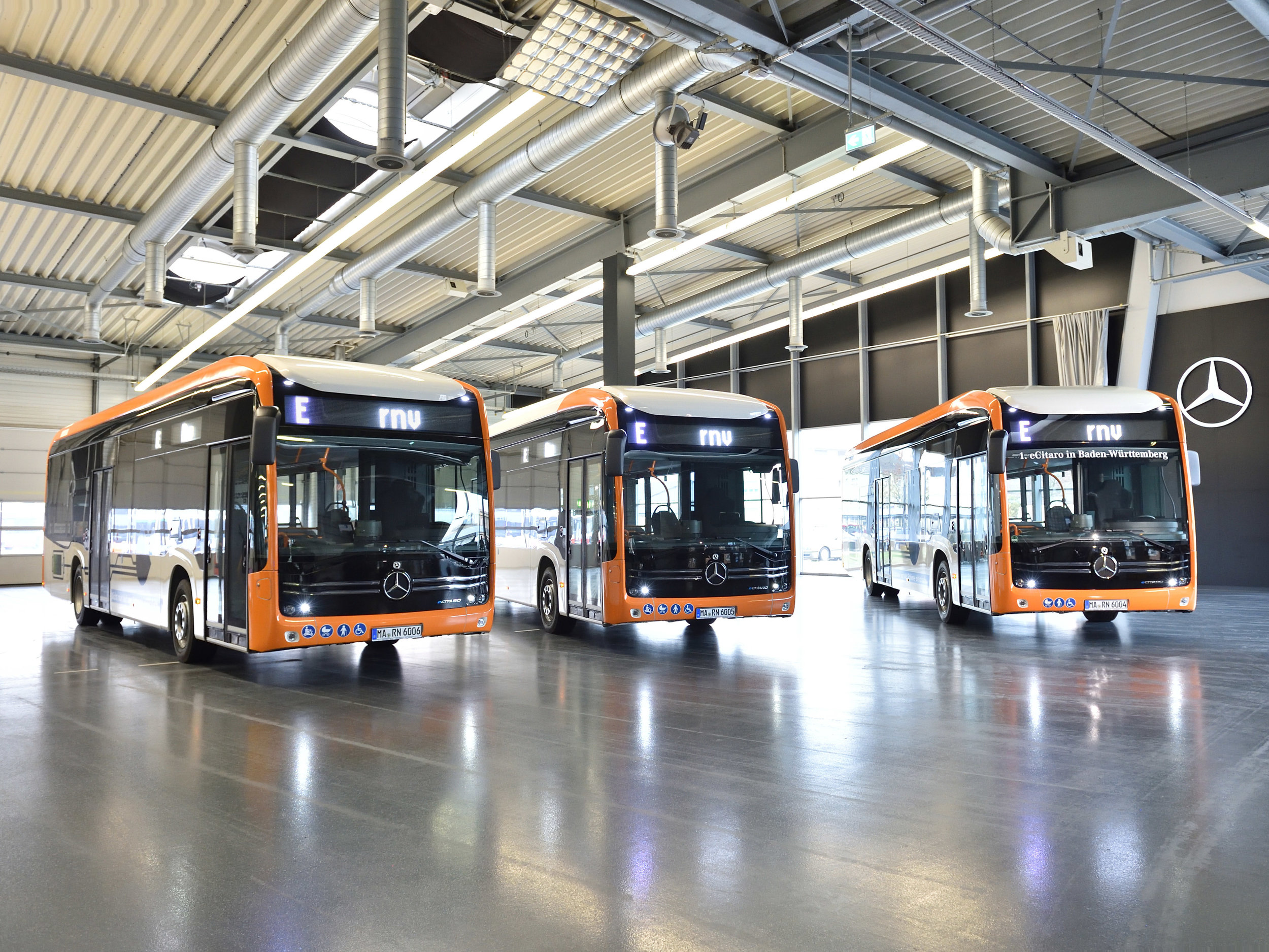 Trojice elektrobusů eCitaro pro RNV. (zdroj: RNV)