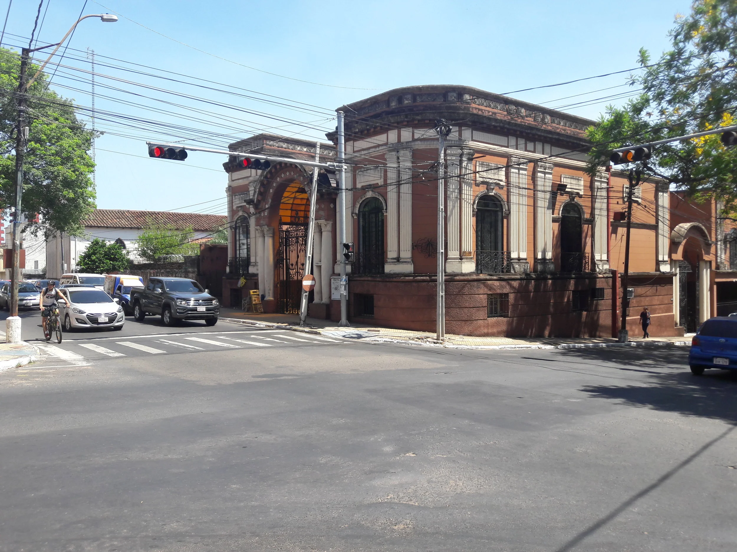 Křížení ulic Mariscal López a Brasil.