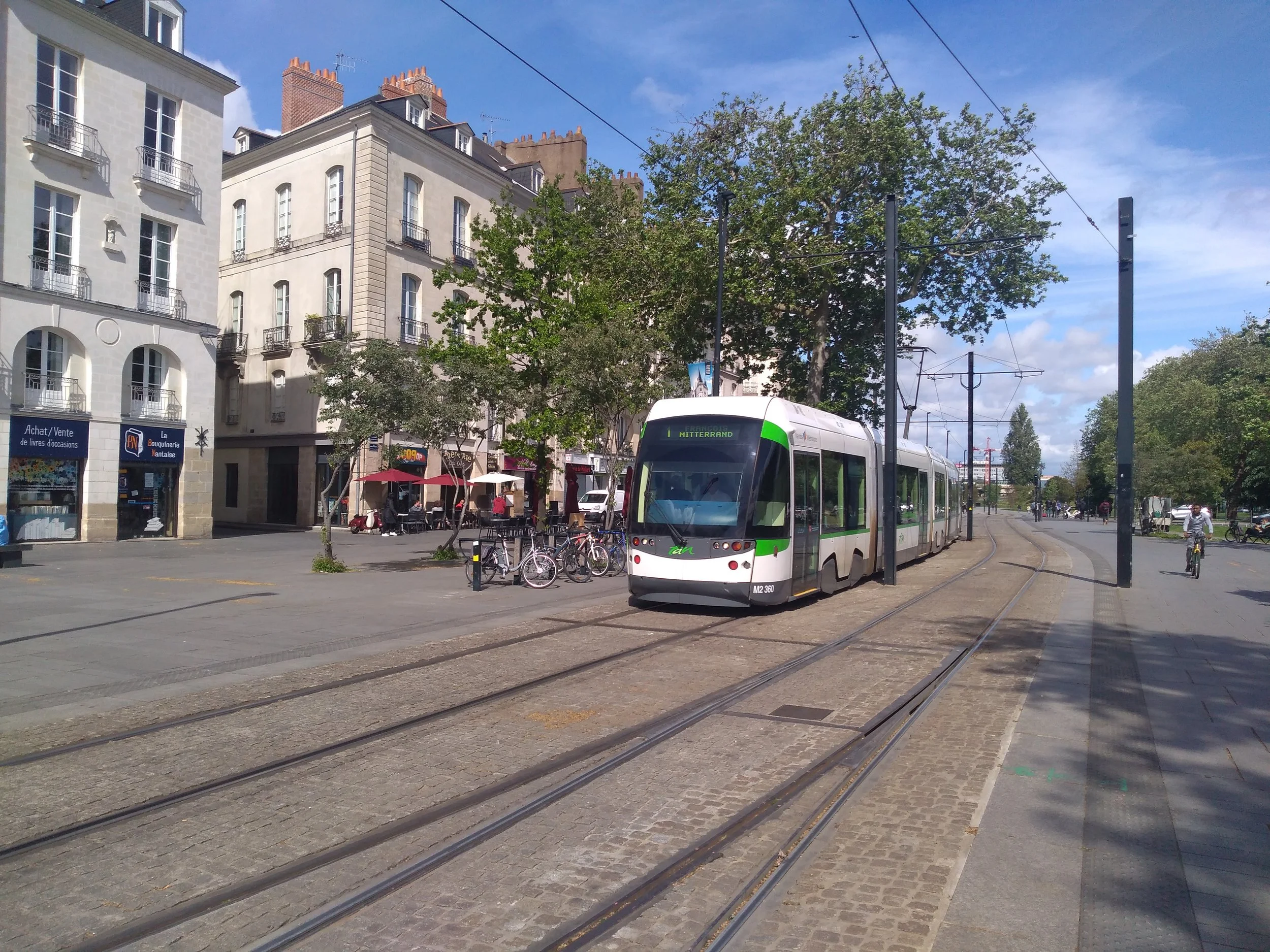 Dnes už skoro dvě dekády stará tramvaj Adtranz Incentro. Hádal by jí někdo tento věk?