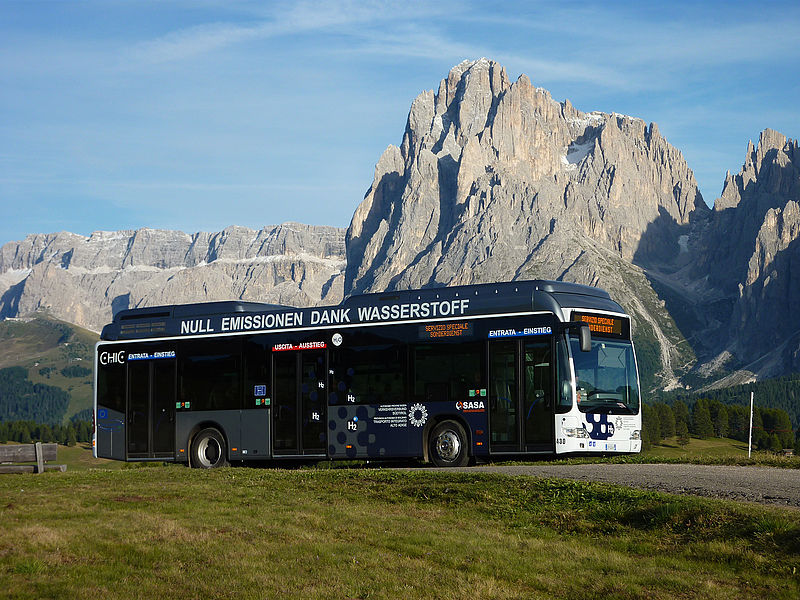 V současné době jezdí v Bolzanu pět autobusů Mercedes-Benz Citaro s pohonem na vodík. A jsou enormně drahé. (foto: H2 Südtirol)