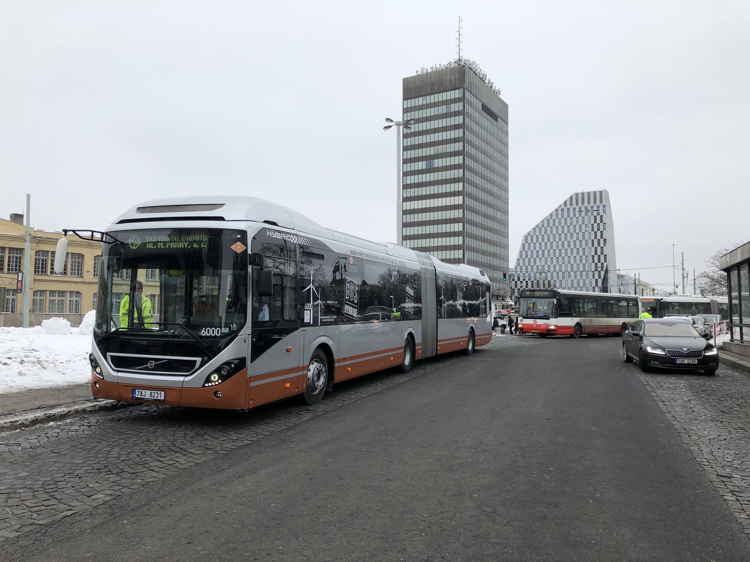 Volvo 7900A Hybrid během zkoušek v Praze. (foto: Volvo Buses)