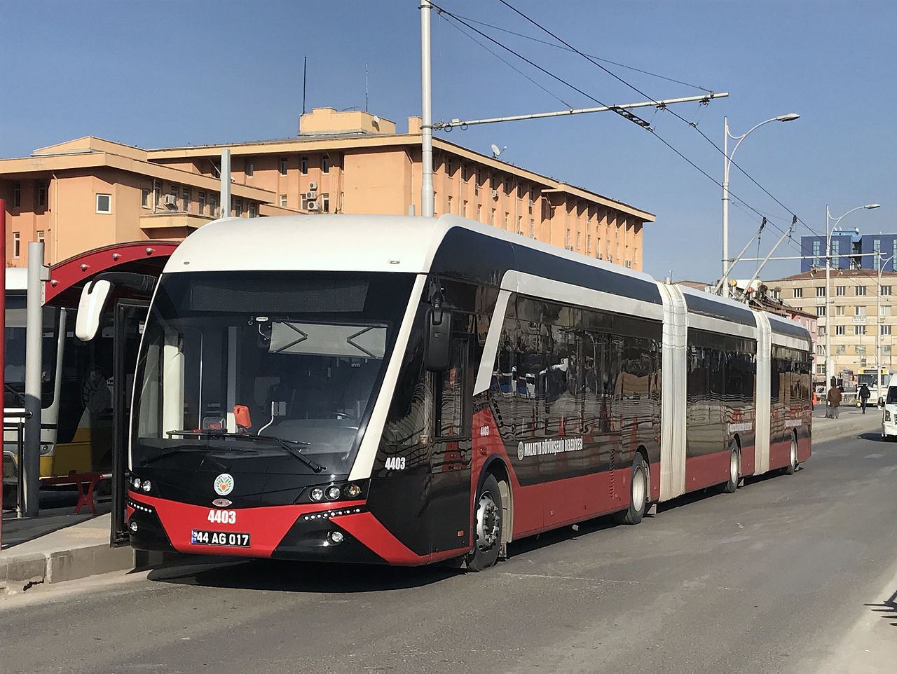 Tříčlánkový trolejbus od Bozankaye. (zdroj: Wikipedia.org)