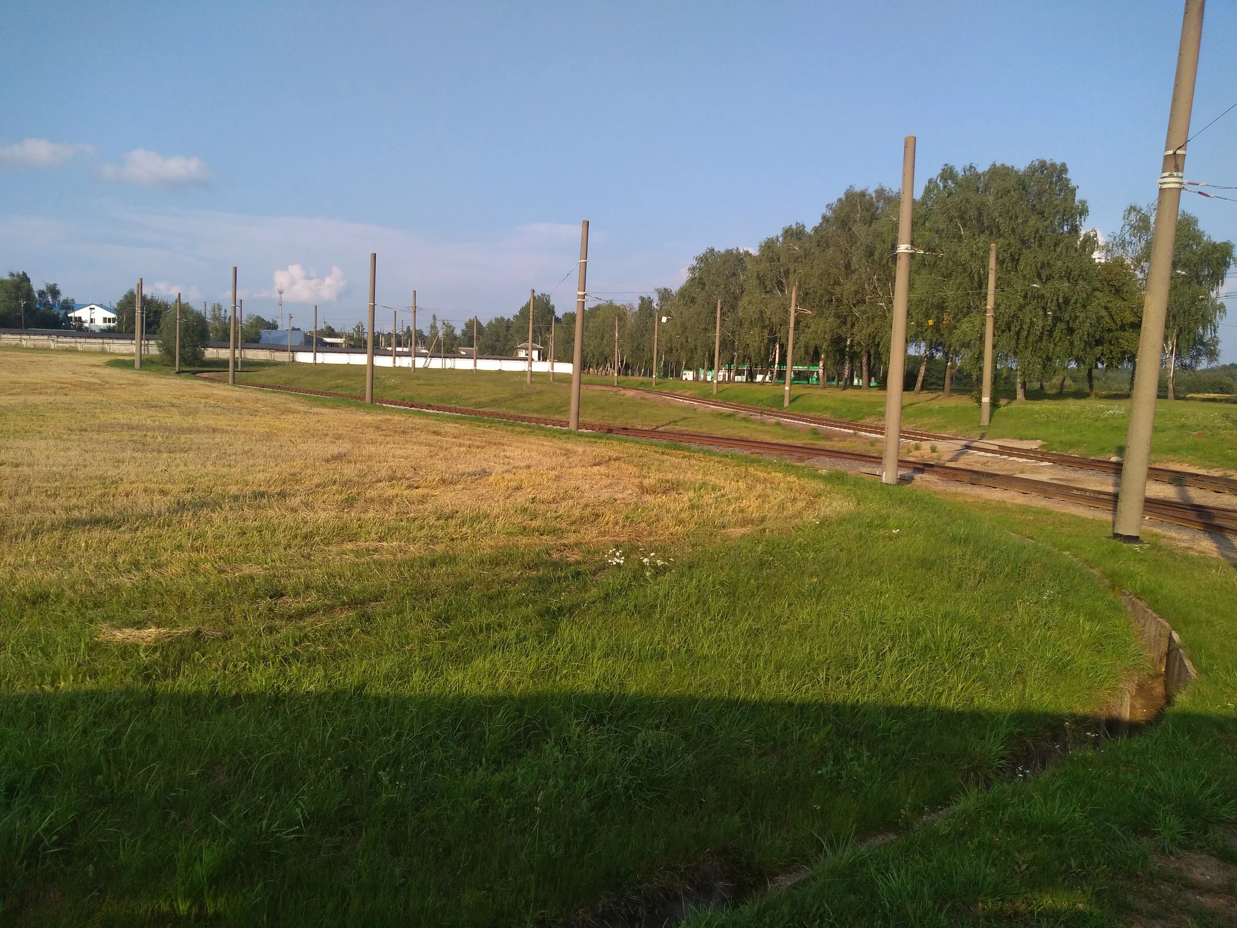 Nácestná smyčka u vozovny je dlouhodobě nepoužívaná.