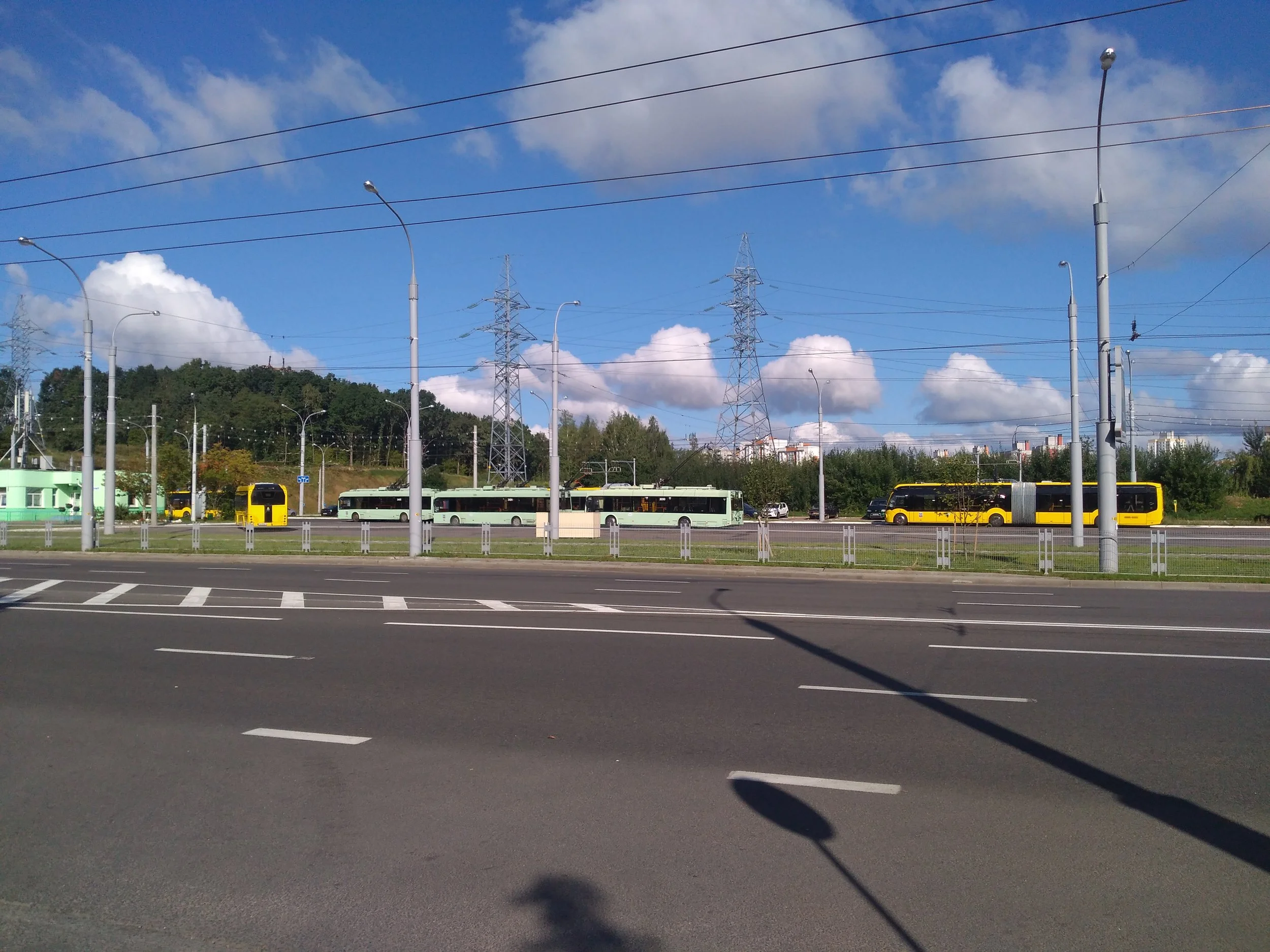 2x konečná DS Jugo-zapad. (jihozápad města)