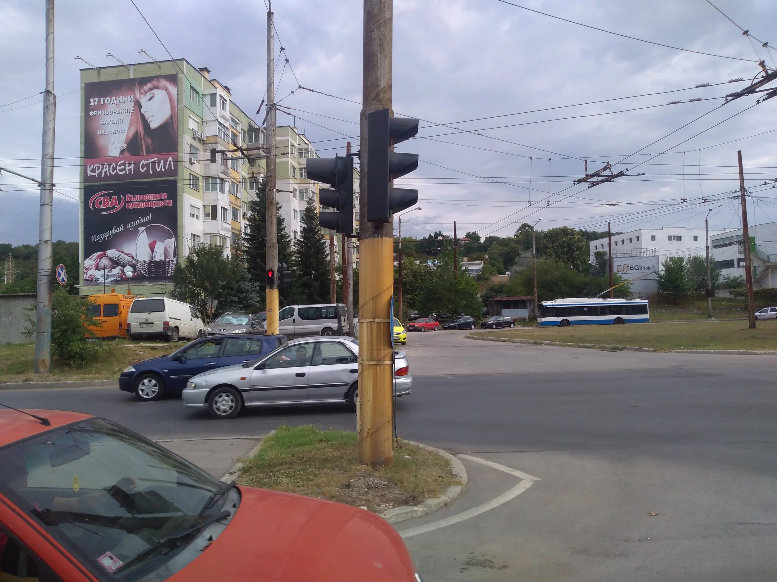 Nácestná konečná TIS “Sever”, kde končí zkrácená verze linky č. 82, tj. linka č. 83.