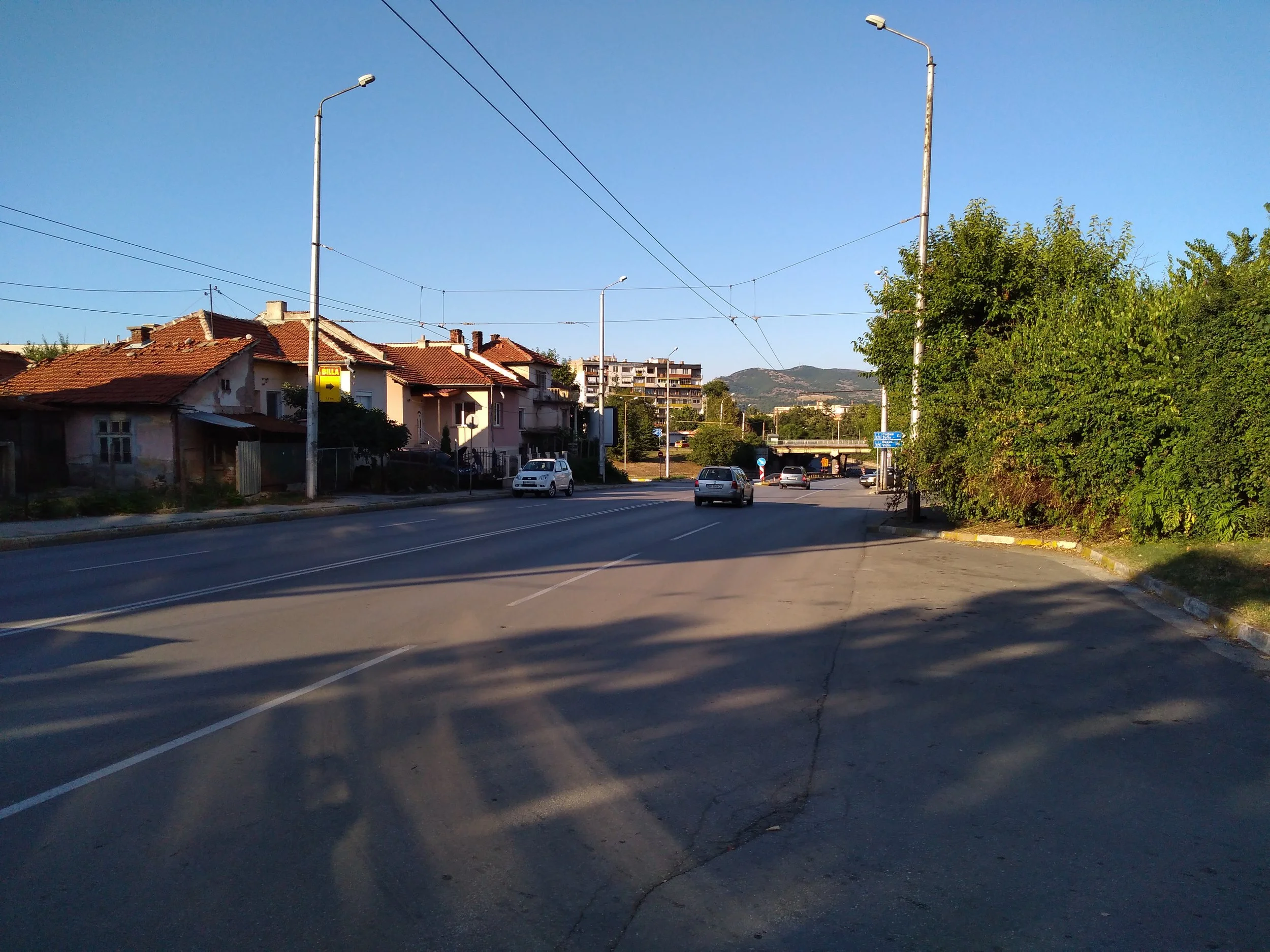 Podjezd pod železniční tratí, pohled směrem k severní části města.