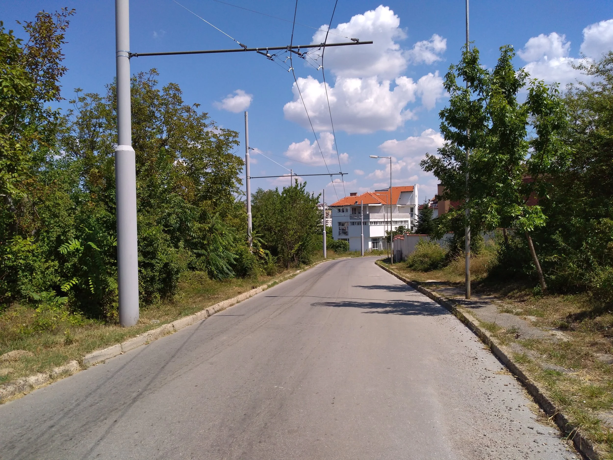Dva pohledy proti směru hodinových ručiček.