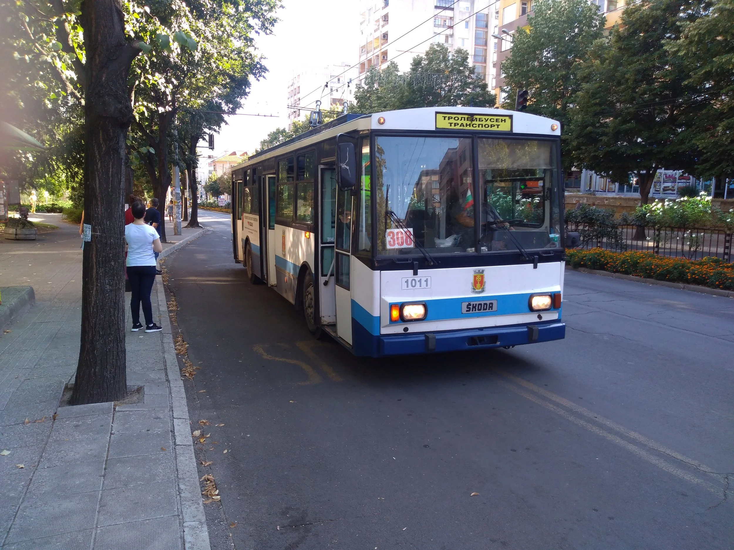 Severně od centra.