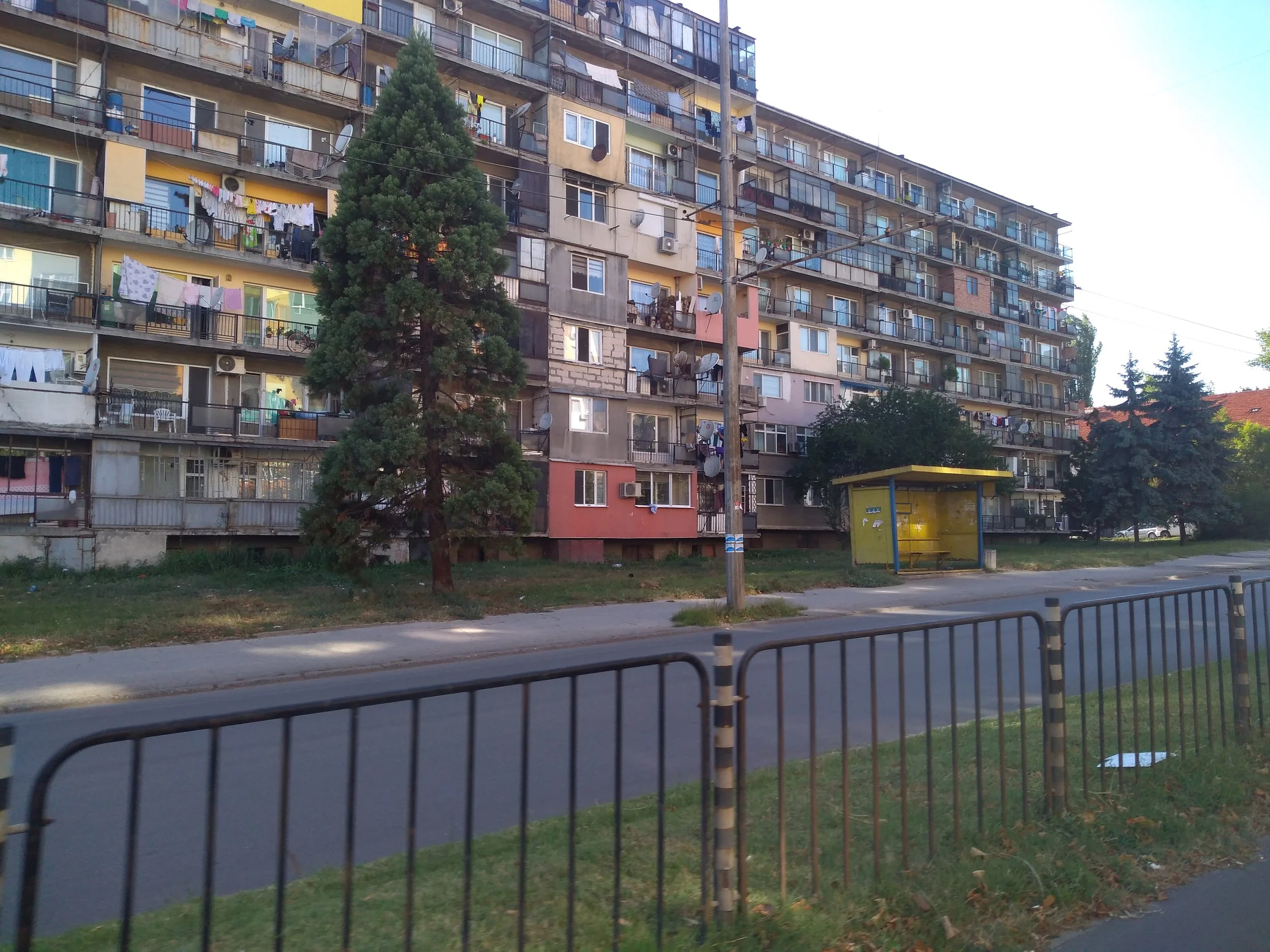 Severovýchodně od centra.
