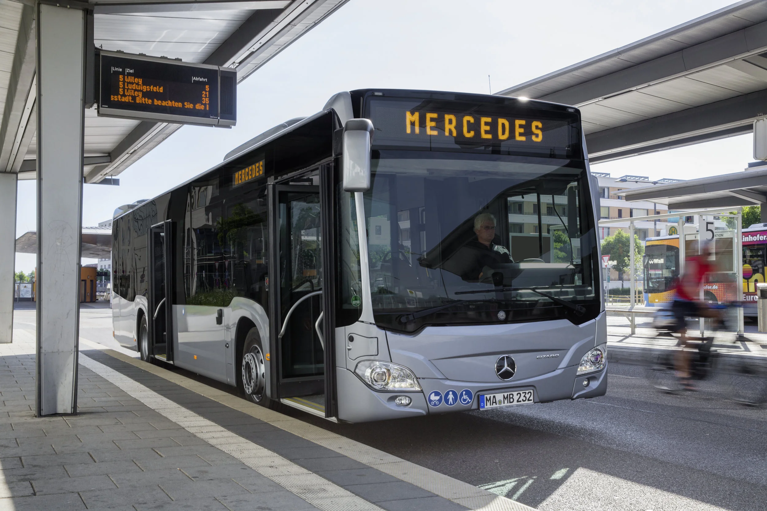 Mercedes-Benz Citaro hybrid na ilustračním snímku výrobce. (foto: Daimler Buses)