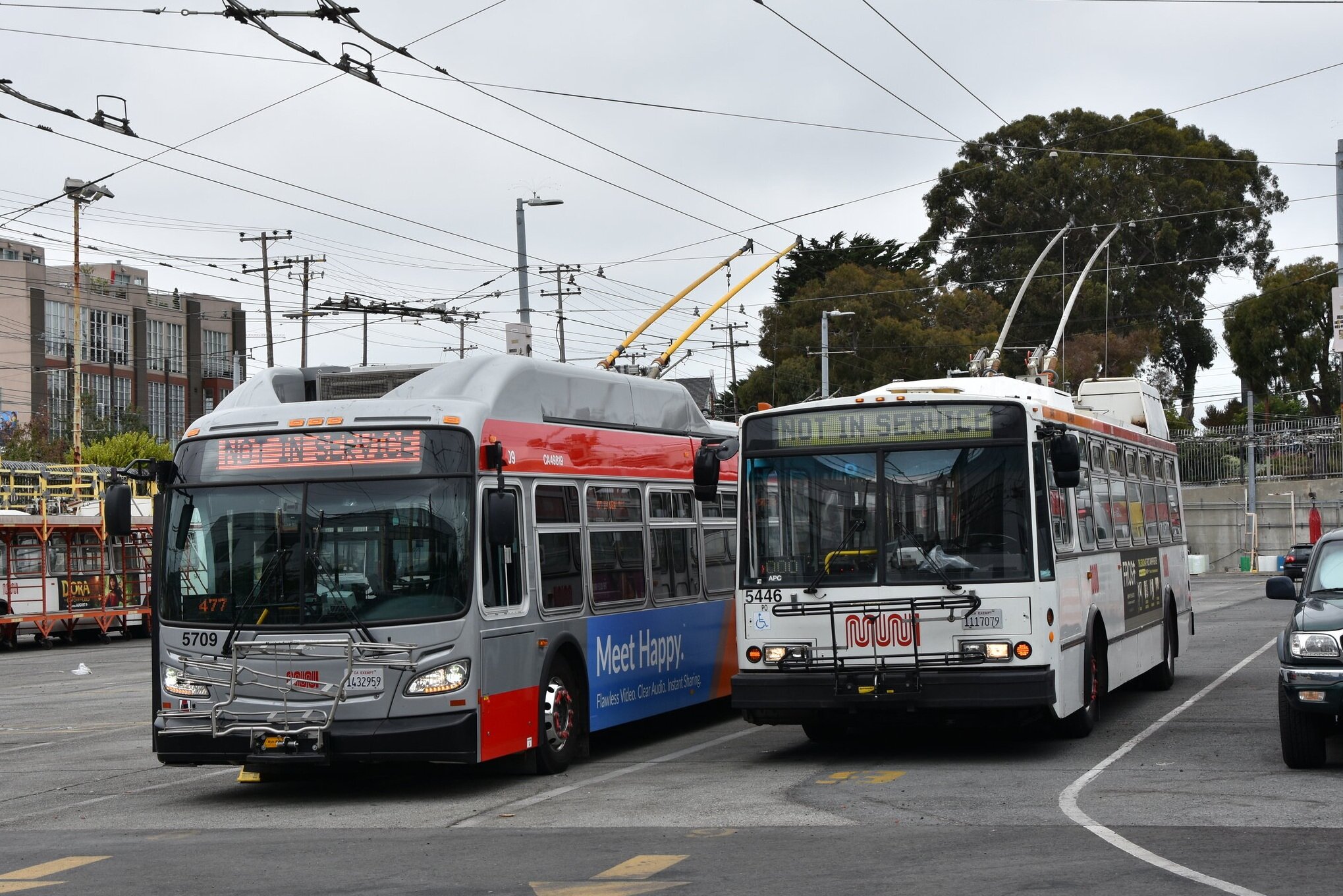 Trolejbusy Škoda 14 TrSF byly vystřídány novou generací vozů v podobě kanadských trolejbusů New Flyer s elektrickou výzbrojí Kiepe Electric. (foto: Libor Hinčica)