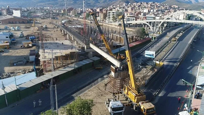 Přemostění třídy 6 de agosto na snímku z toho léta. (foto: Gobierno Autónomo Departamental de Cochabamba)