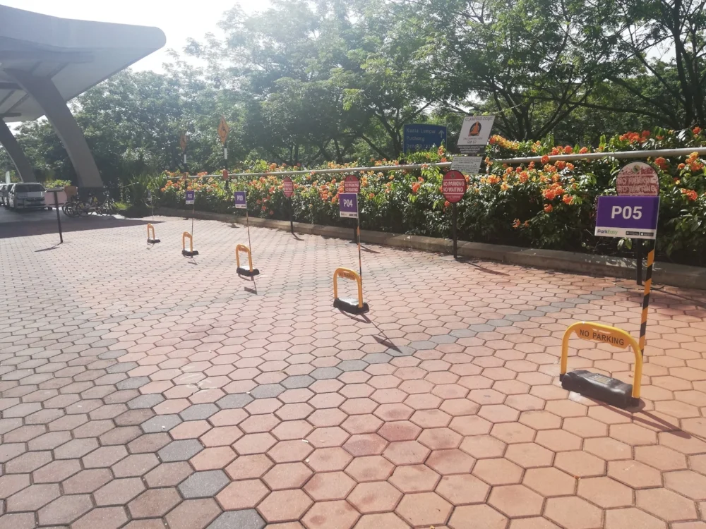 the parking bays are right beside the main entrance, IN FRONT of Kenny rogers roasters