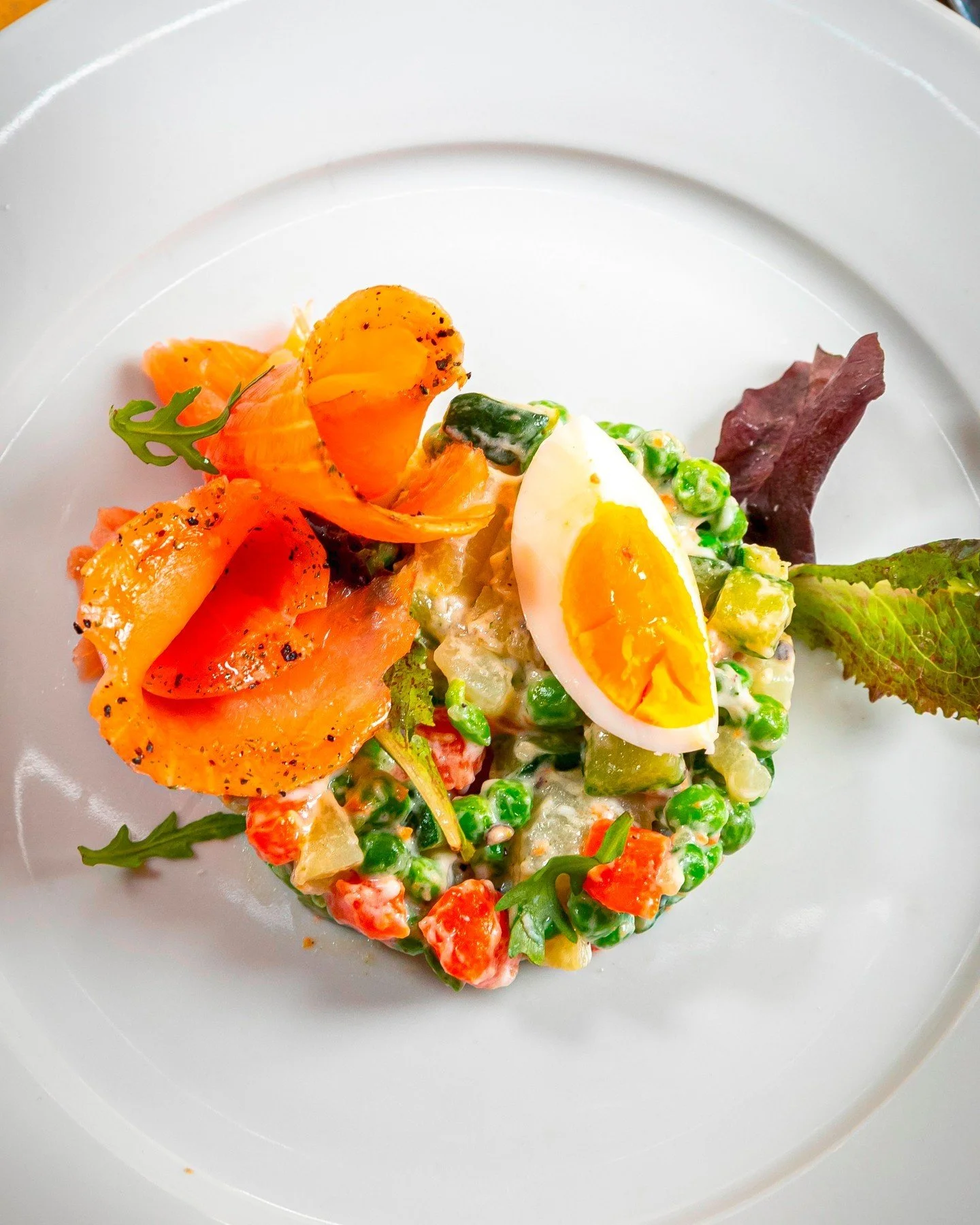 Motto of the day: AN APPLE A DAY KEEPS ANYONE AWAY iF YOU THROW iT HARD ENOUGH. 
Have a great day everyone!
.
.
.
.
.
#londonrestaurant #datenightdelights #satisfyyourcravings #mouthwateringflavours #authenticitalianflavors #foodlondon #instafood #t