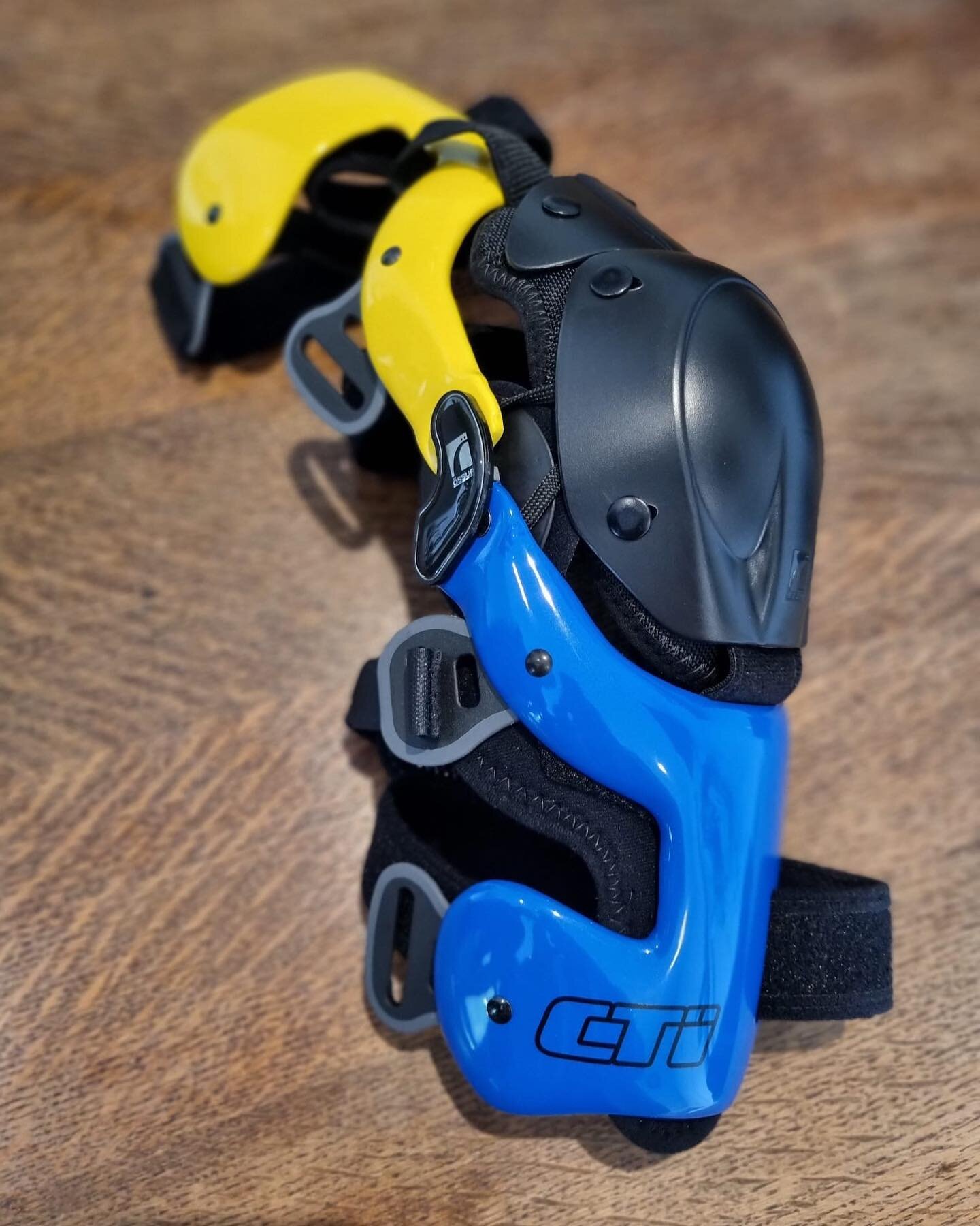A recent fitting of a custom fit CTi OTS knee brace from @ossur ⭐️ As well as looking pretty smart it’s the ultimate protection system, helping to prevent a serious knee ligament or cartilage issue whilst carrying out extreme or high impact spo