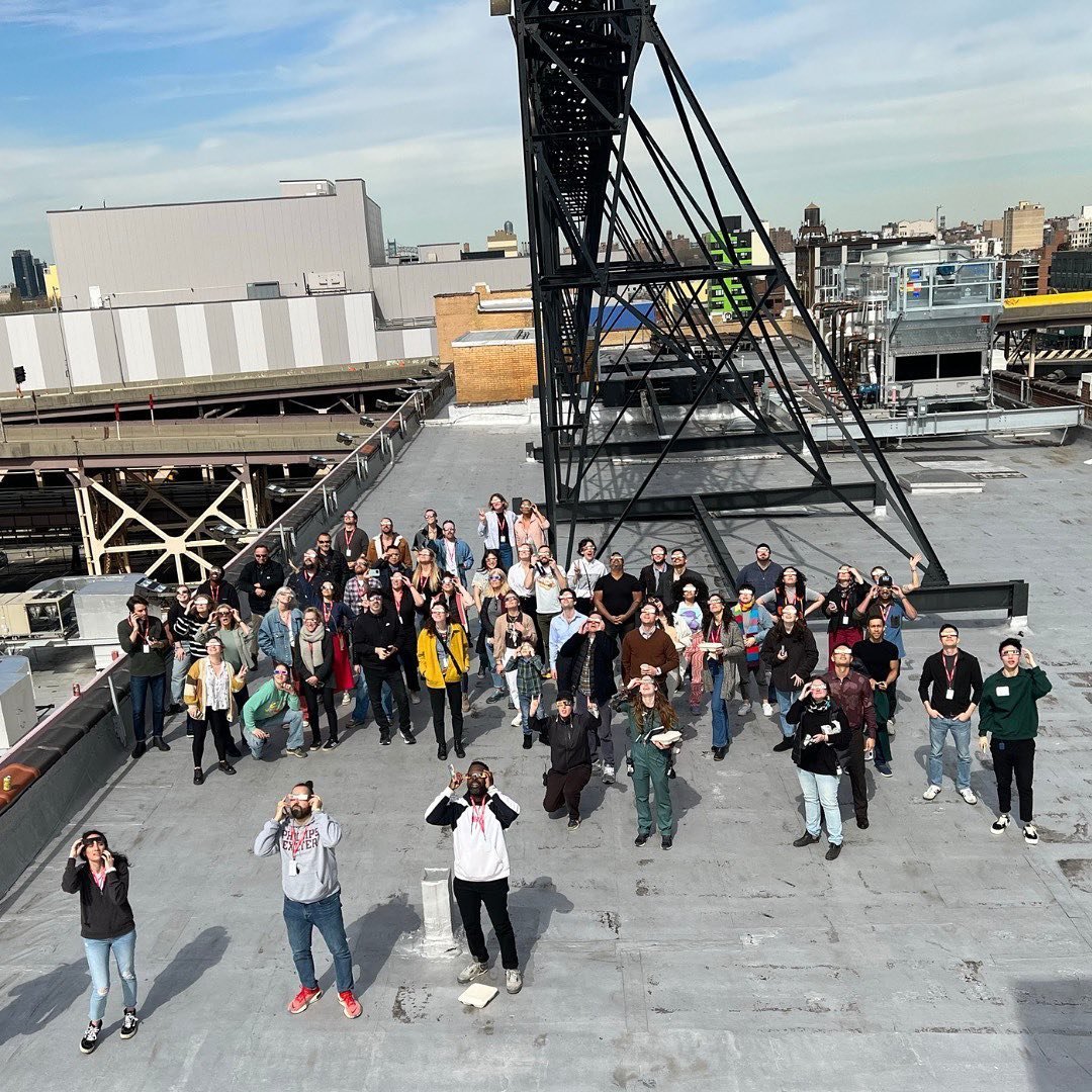 Eclipse magic from our rooftop! 🌒 Our Silvercup Studios team paused to witness this awe-inspiring moment, reminding us of the boundless inspiration above. #Eclipse2024 #TeamSilvercup #SilvercupStudios

📸: Jason Sokoloff