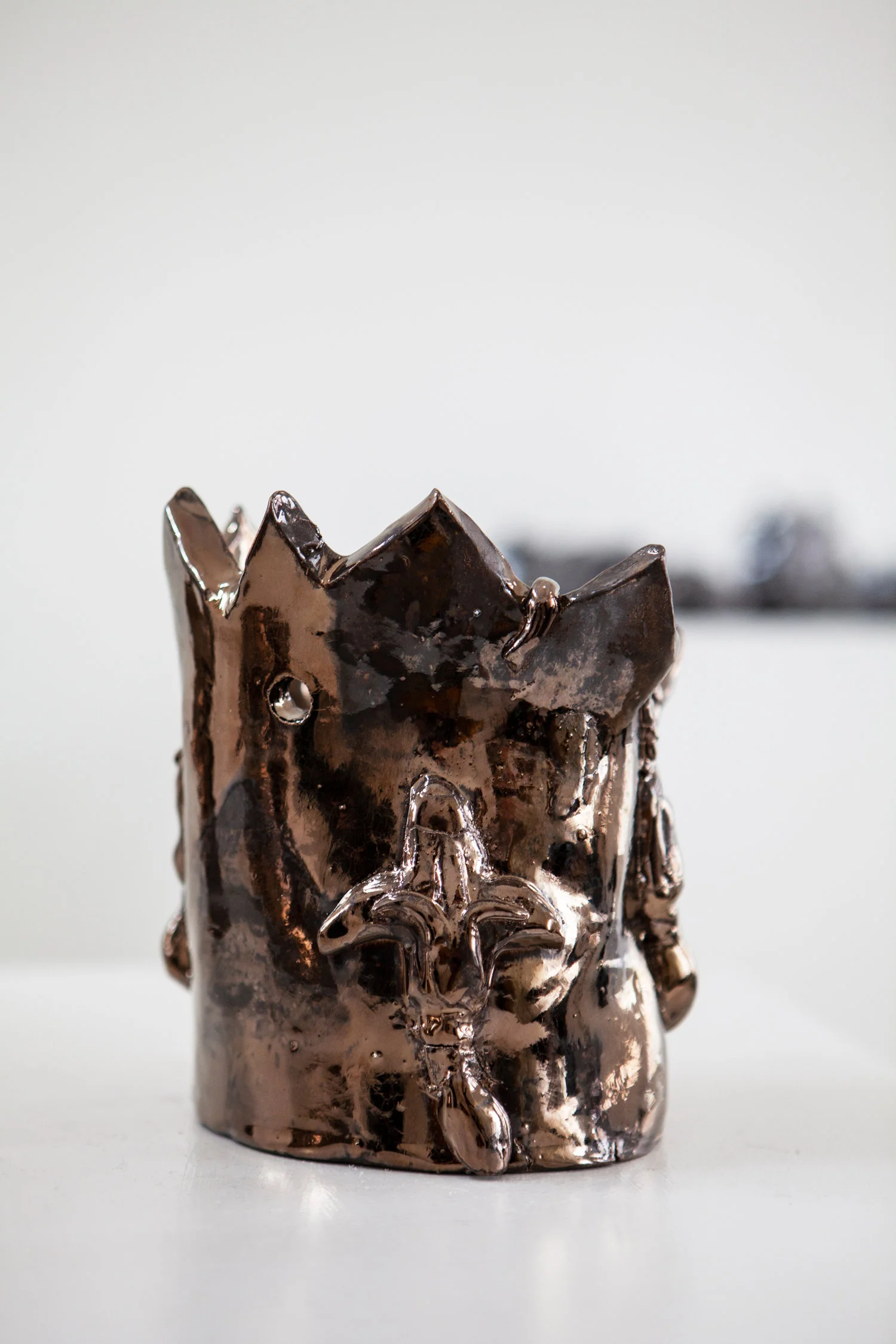 Kroner , materials: glazed ceramics