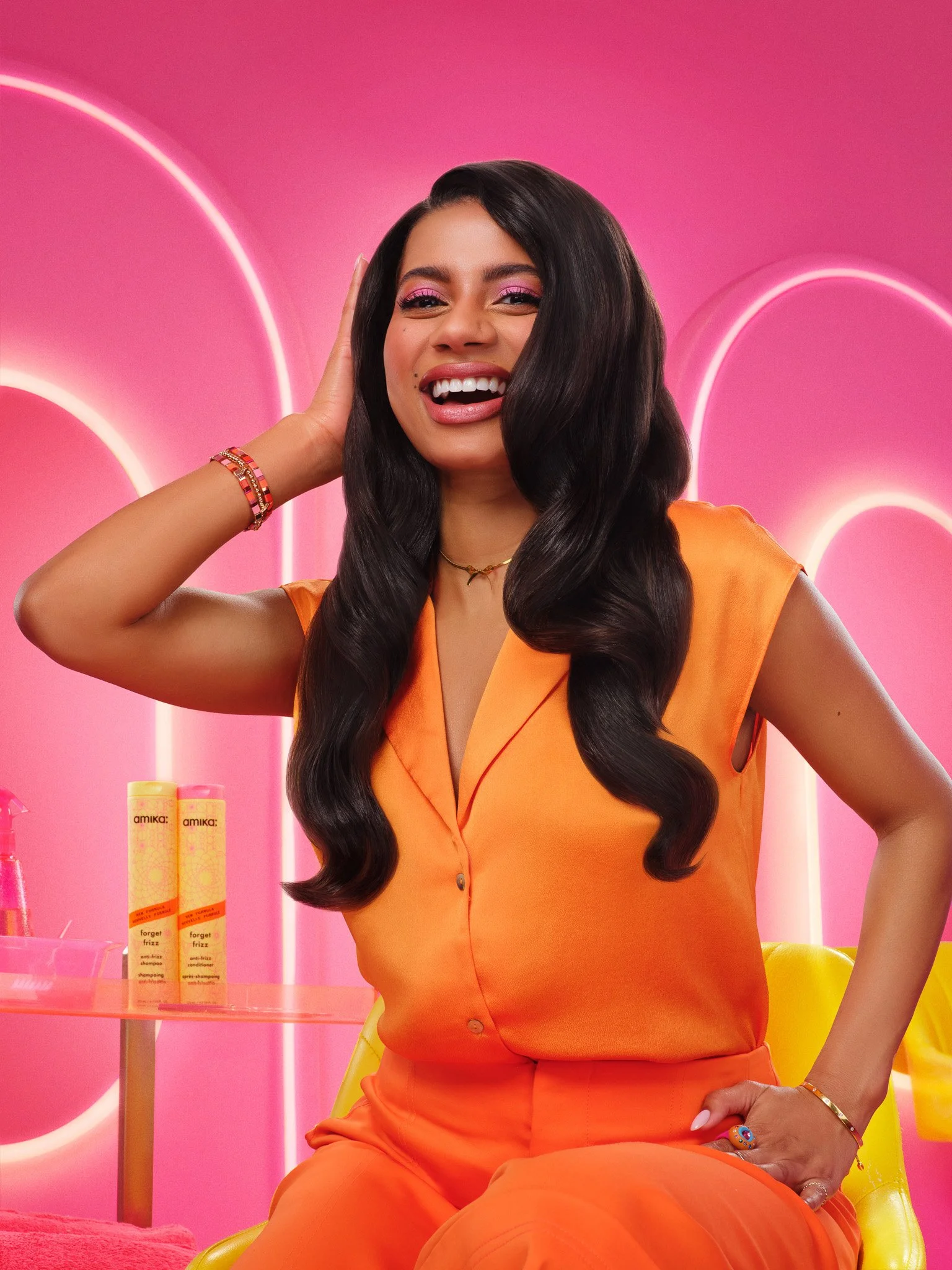 Amika-Frizz-FR-2025-Olivia-Hero-1-8929.jpg