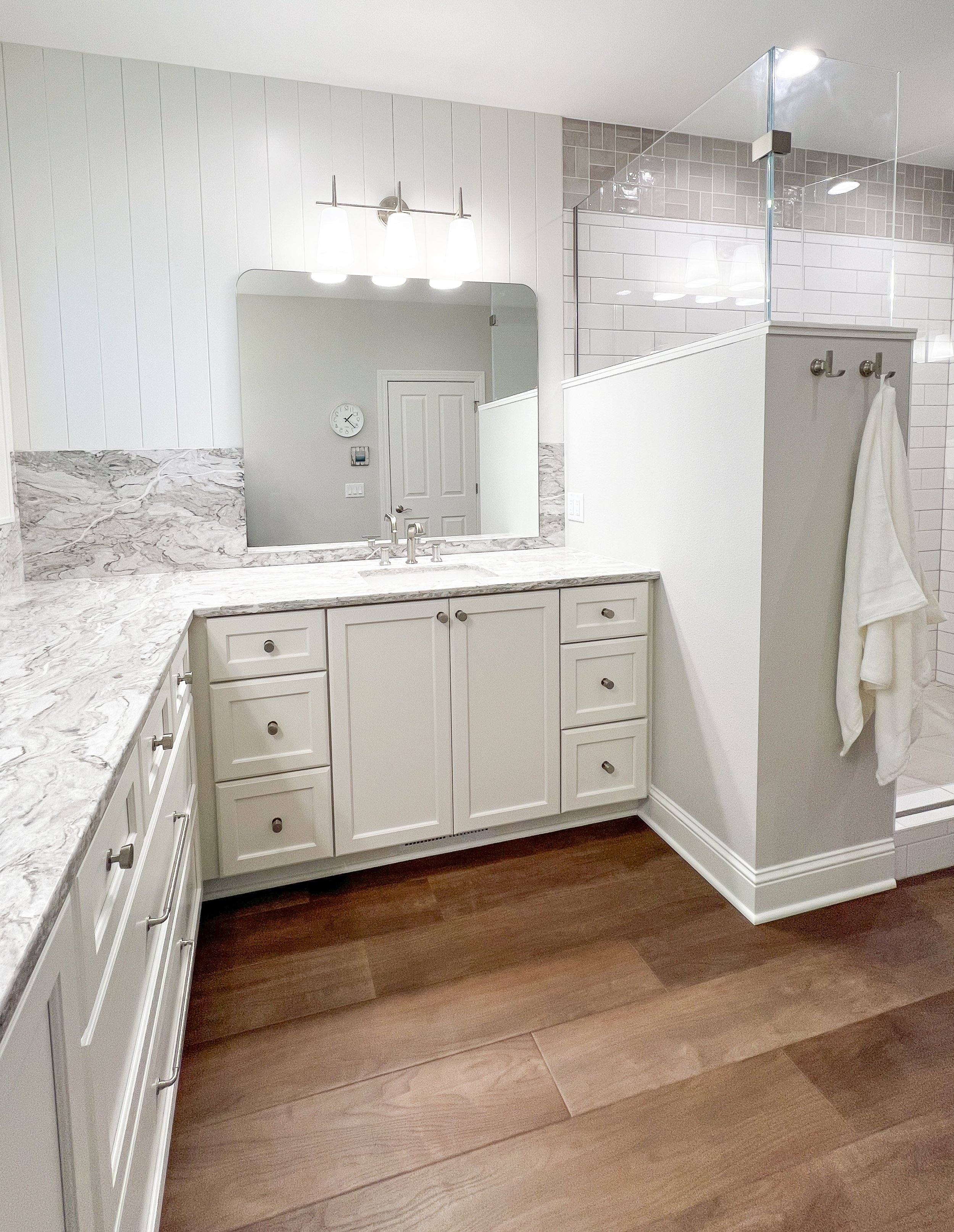 shower vanity.jpg