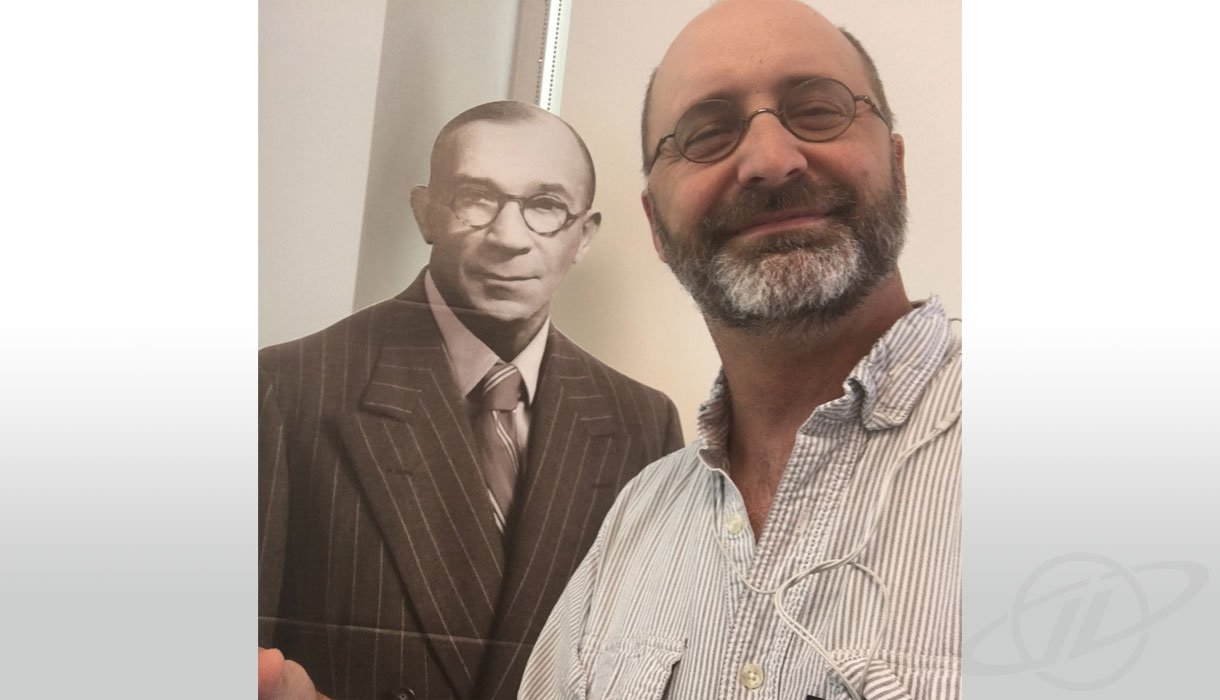  Dave couldn’t resist the opportunity to snap a selfie with Farley Gannett. 