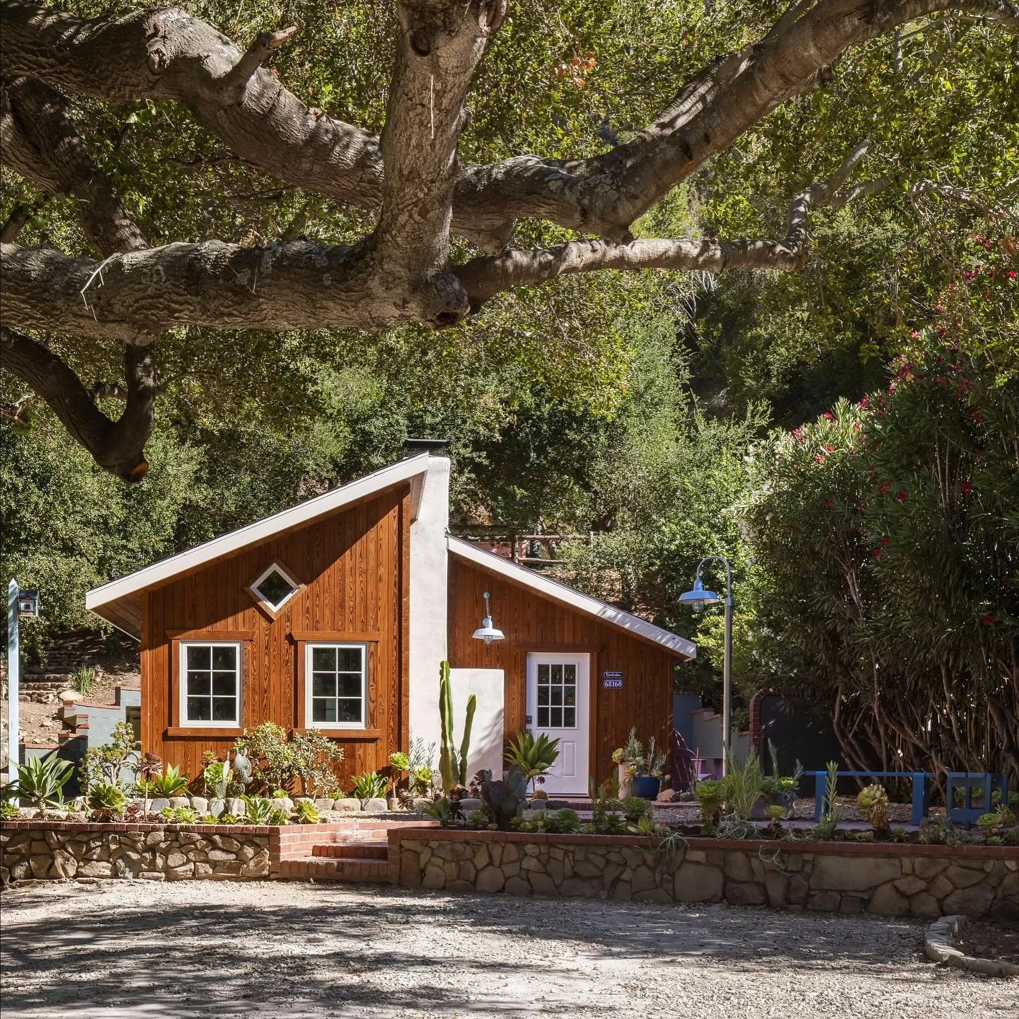 Fjordenhus is the re-imagining of a nearly 70-year old cabin in the mountains of Ojai, California. Retaining the original footprint and layout, the owners, heavily inspired by their trips to the Nordic region (and marriage in Stockholm) sought to upd