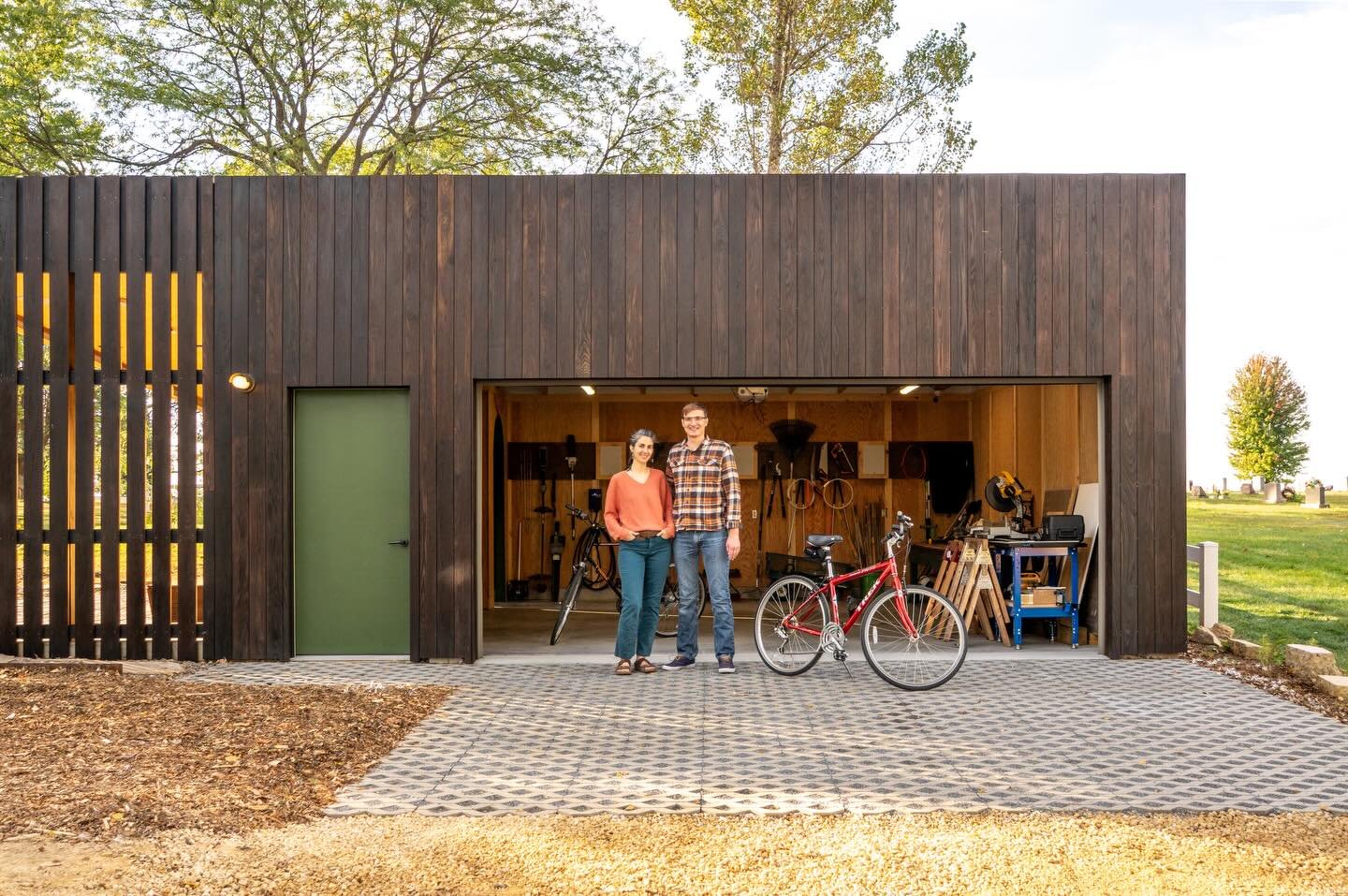 Much more than a garage - When a family in Shannon, IL was in need of additional space for their vehicle and woodworking shop they prioritized sustainable and durable materials to create a garage space that was equally functional and beautiful.

Prem
