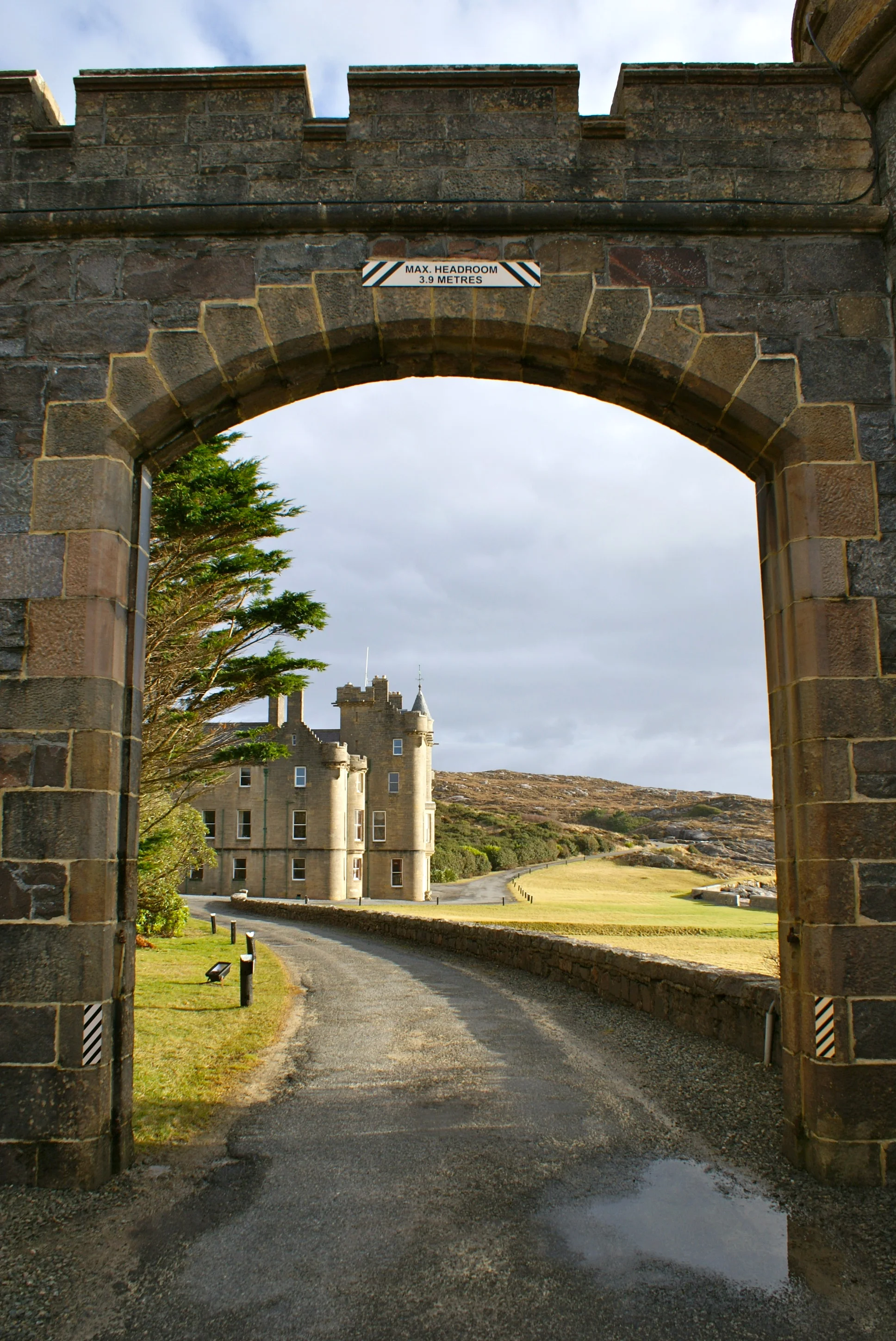 amhuinnsuidhe castle.jpg