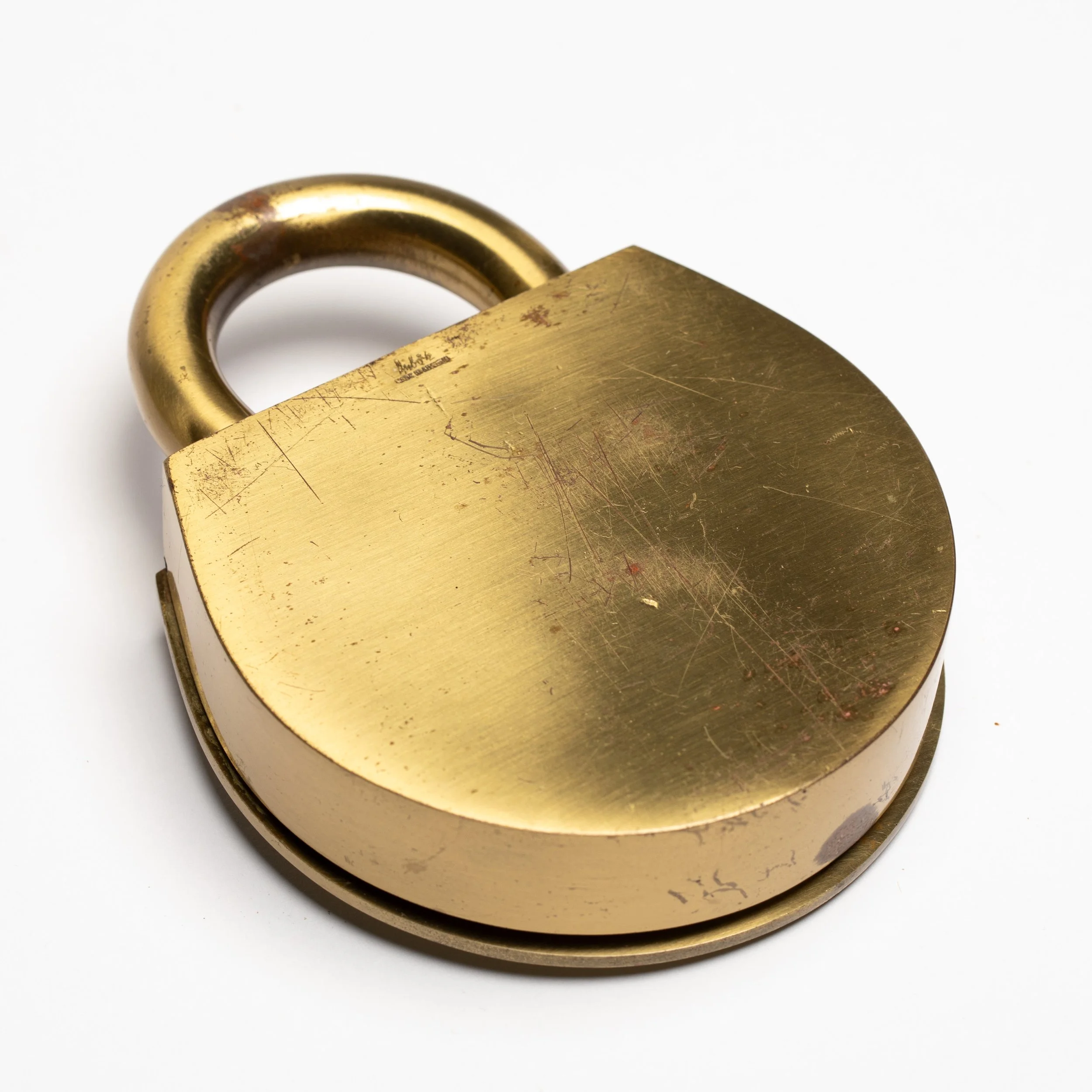 Aubock Padlock Ashtray Back
