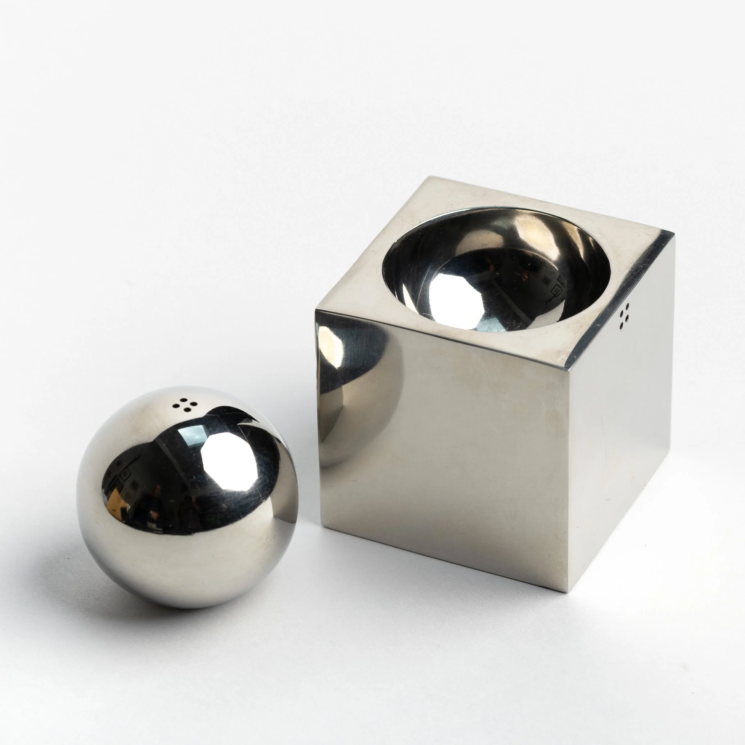 Shiro Kuramata Salt Pepper Set