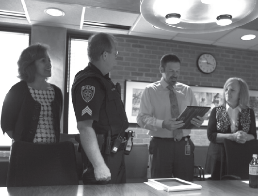 CraigHinkle receives his award.