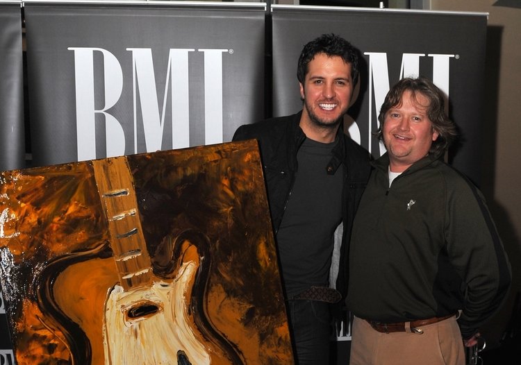  Luke Bryan with his Hendon painting, celebrating his first #1 single.  