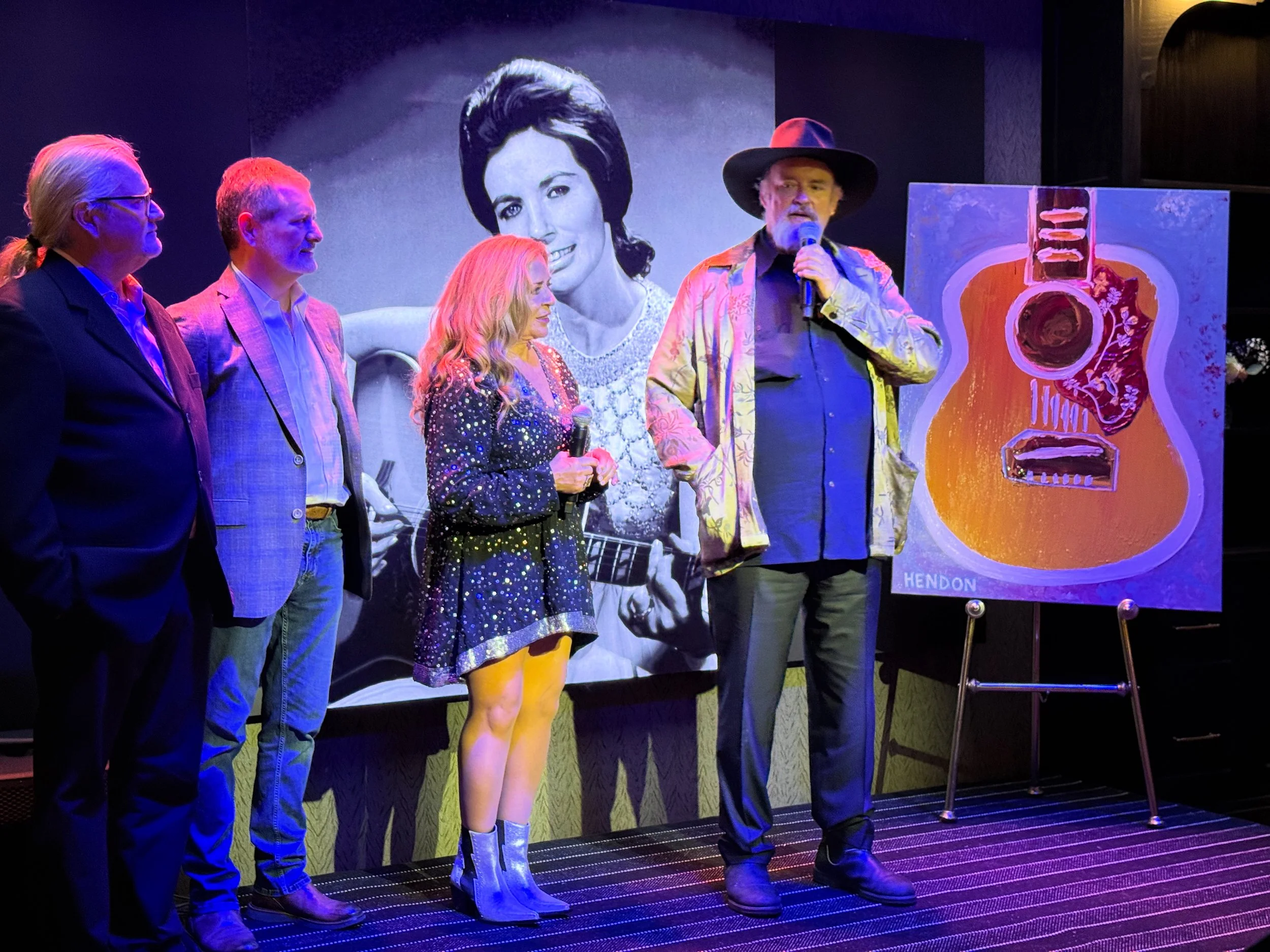  Rob was commissioned to paint his version of June Carter’s favorite Gibson Hummingbird, using her favorite color of blue. Presented to the Carter Cash families at The Bard Room Nashville, TN.  
