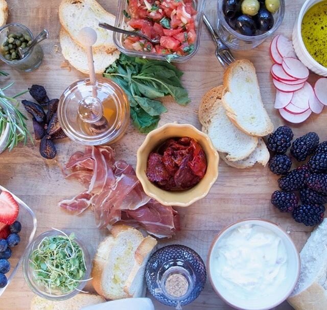 I would say nothing makes me happier than a charcuterie board, but then there&rsquo;s always champagne!! 🍾 ⁣⁣
⁣⁣
Here is a portion of a #grazingtable I created for a little apéro pre social distancing for a little backyard sit down. 🍇⁣⁣
⁣⁣
But loo