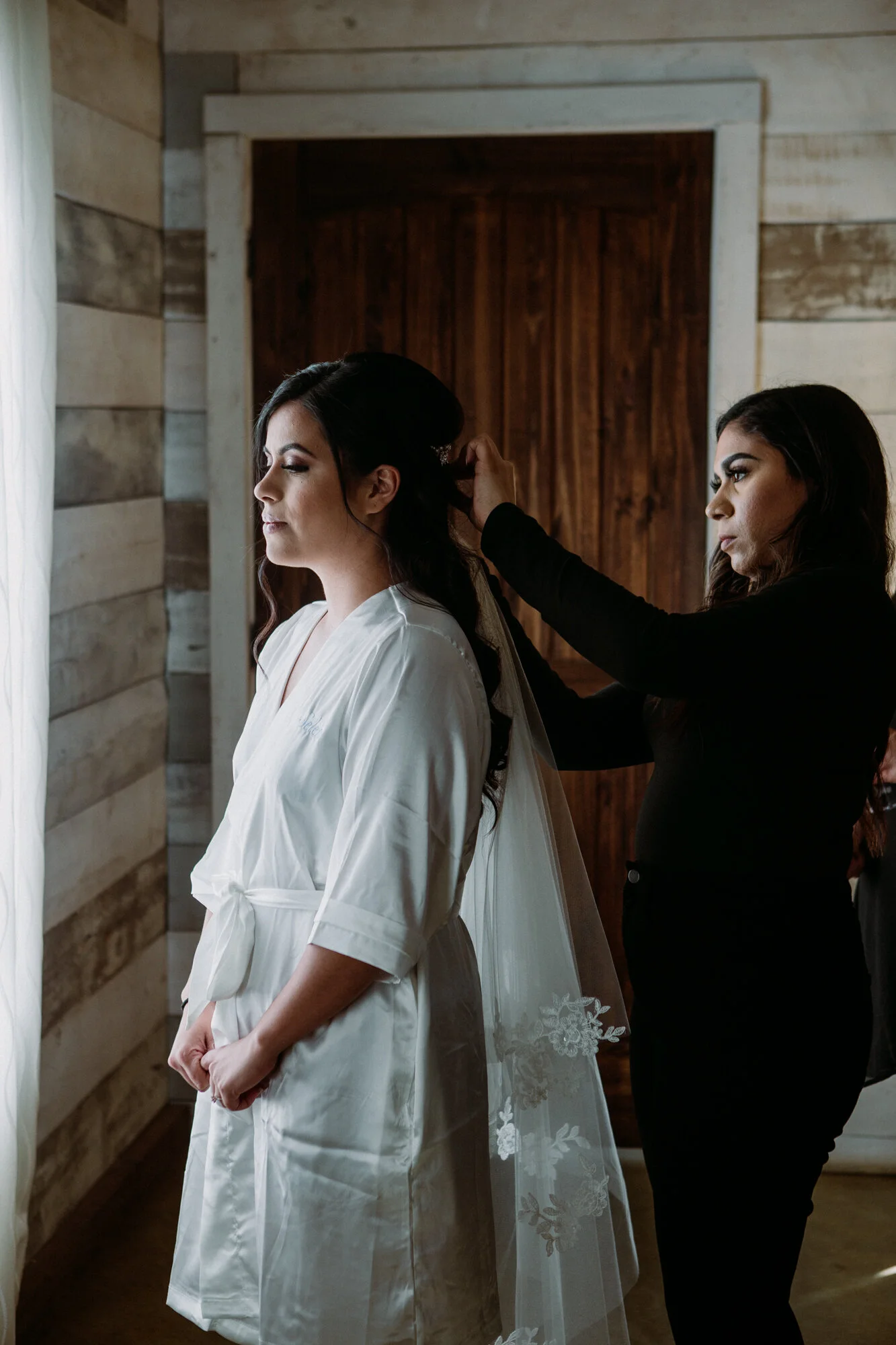 Bridal preparations bride getting ready. Wedding at Big Sky Barn (Montgomery, TX)