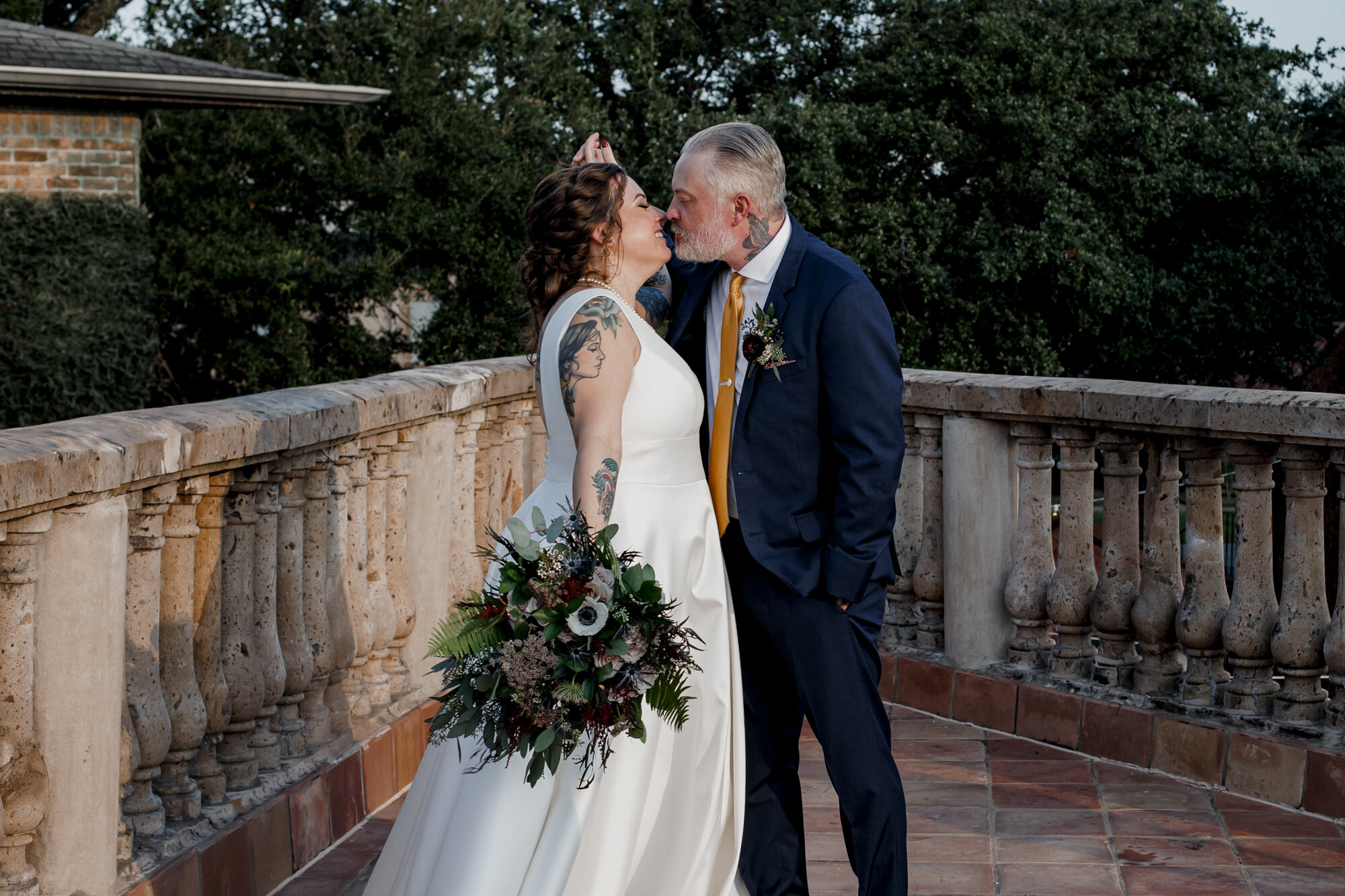 Bride and groom sunset kiss. Rock Star Wedding at The Gallery