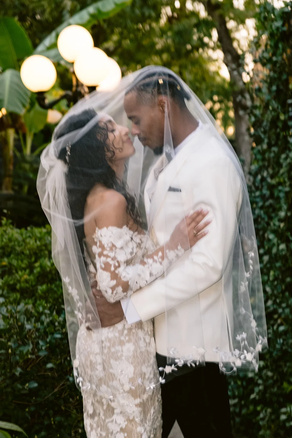 Giverny-Conroe-Wedding-Photographer-DanielleBrandon-The-Vale-Venue_0090.jpg